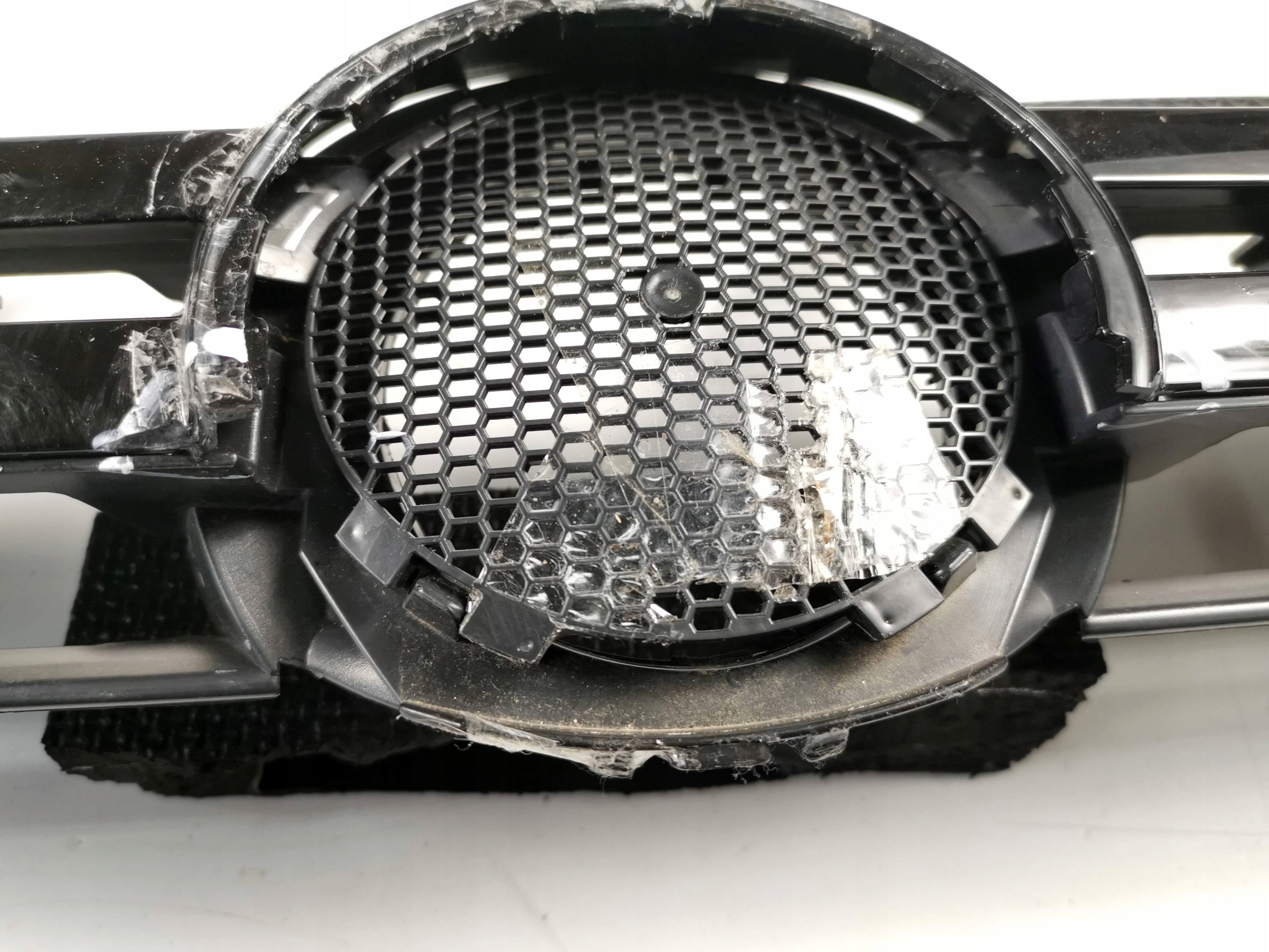 ATRAPA CHŁODNICY GRILL VW GOLF VI 08-12 2215040 Numer katalogowy części 2215040