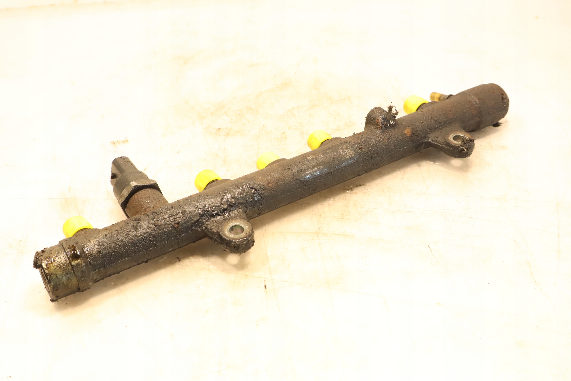 renault oe 8200330912 топливная рейка