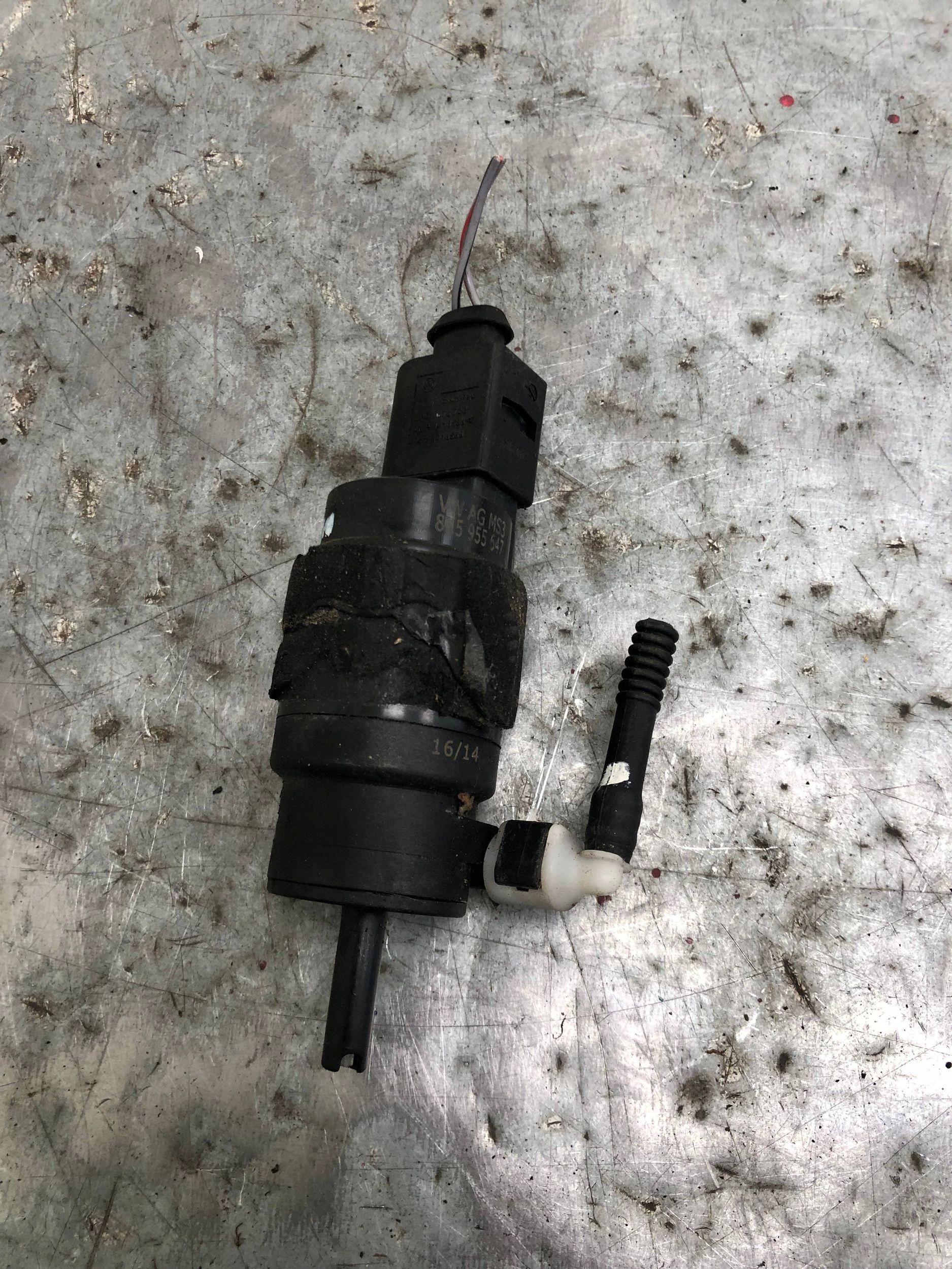 pump washers AUDI A4 B8 LIFT sedan 8K5955647