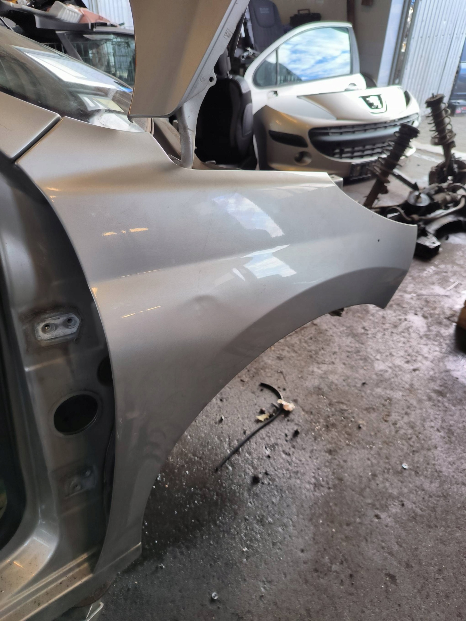 fender right front PEUGEOT 207