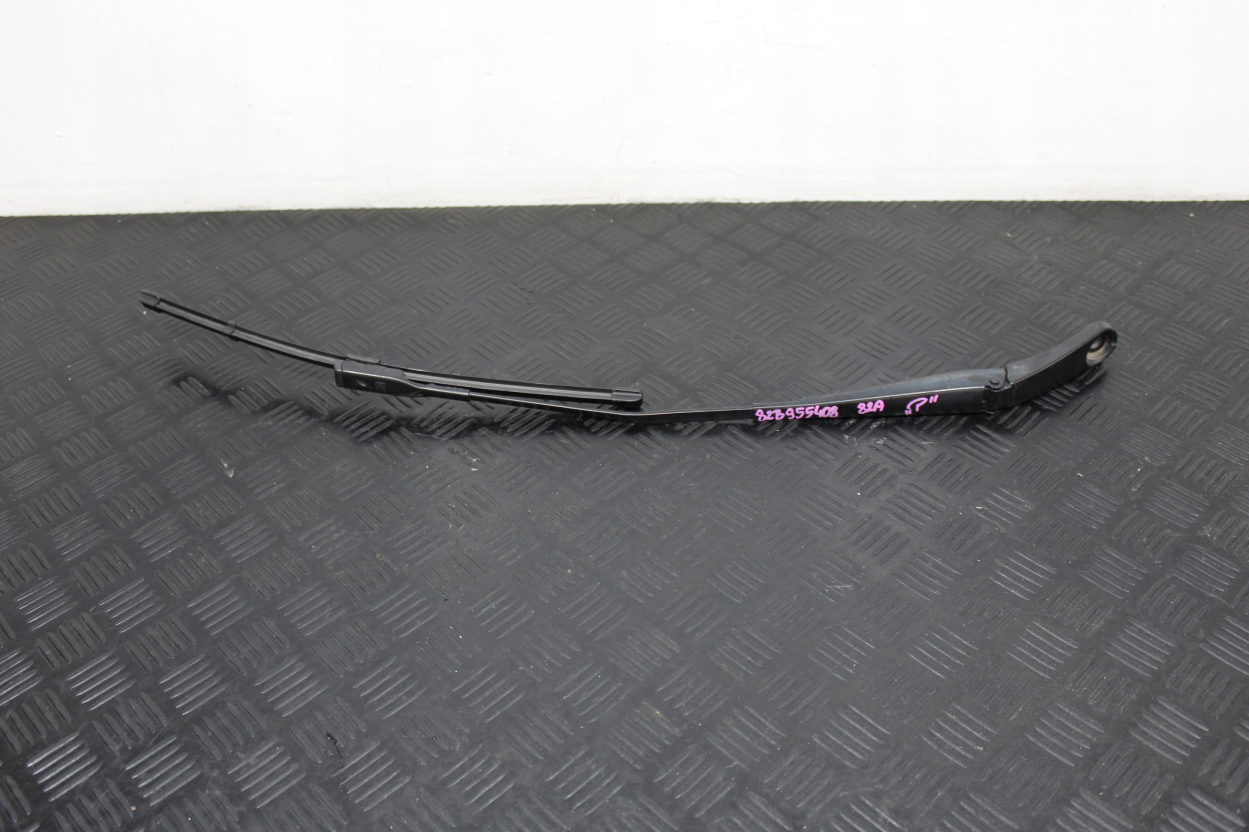 wiper arm right wiper right 82A955408 AUDI A1 II 82A