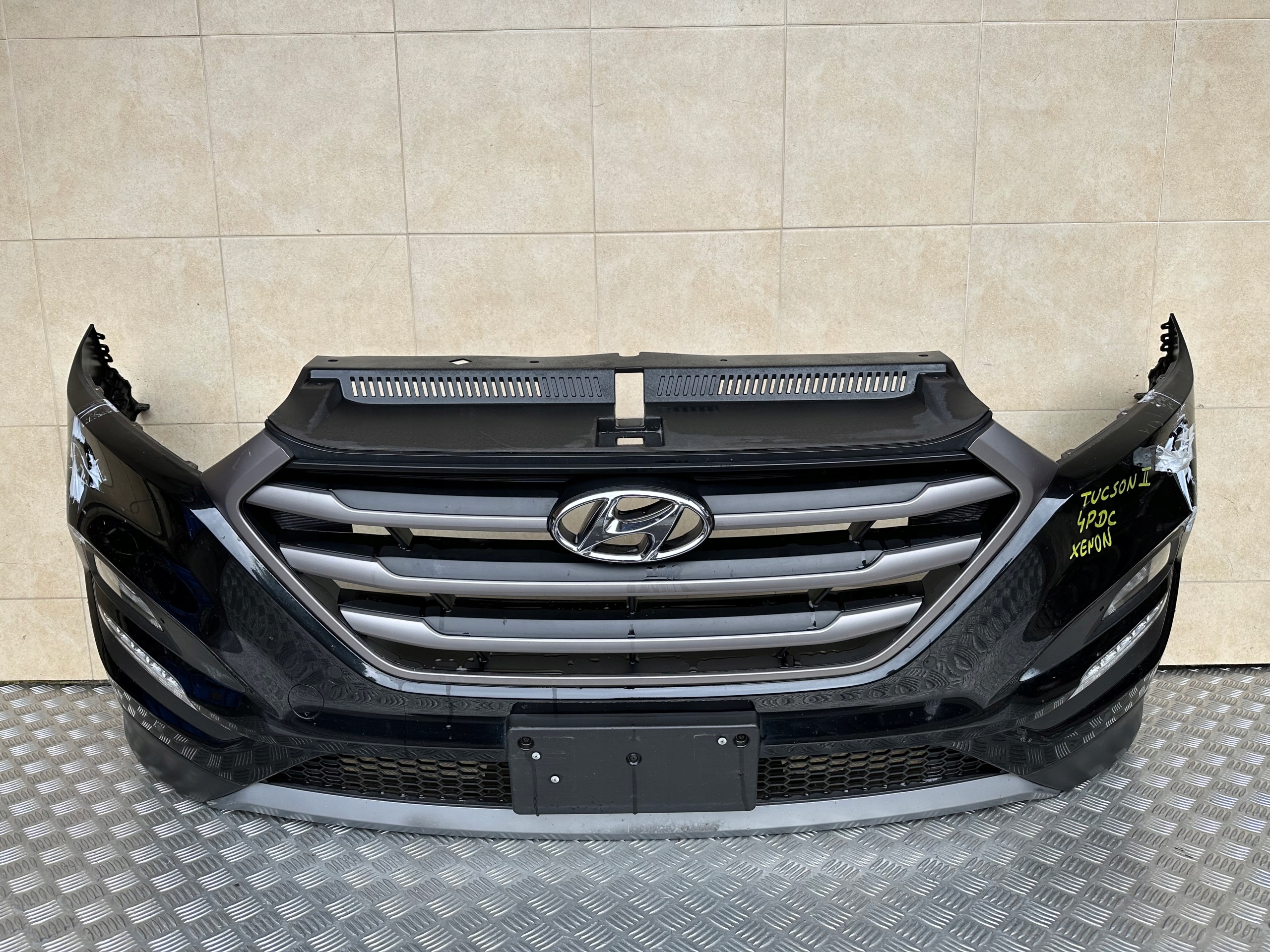 front bumper HYUNDAI TUCSON II 4 PDC XENON