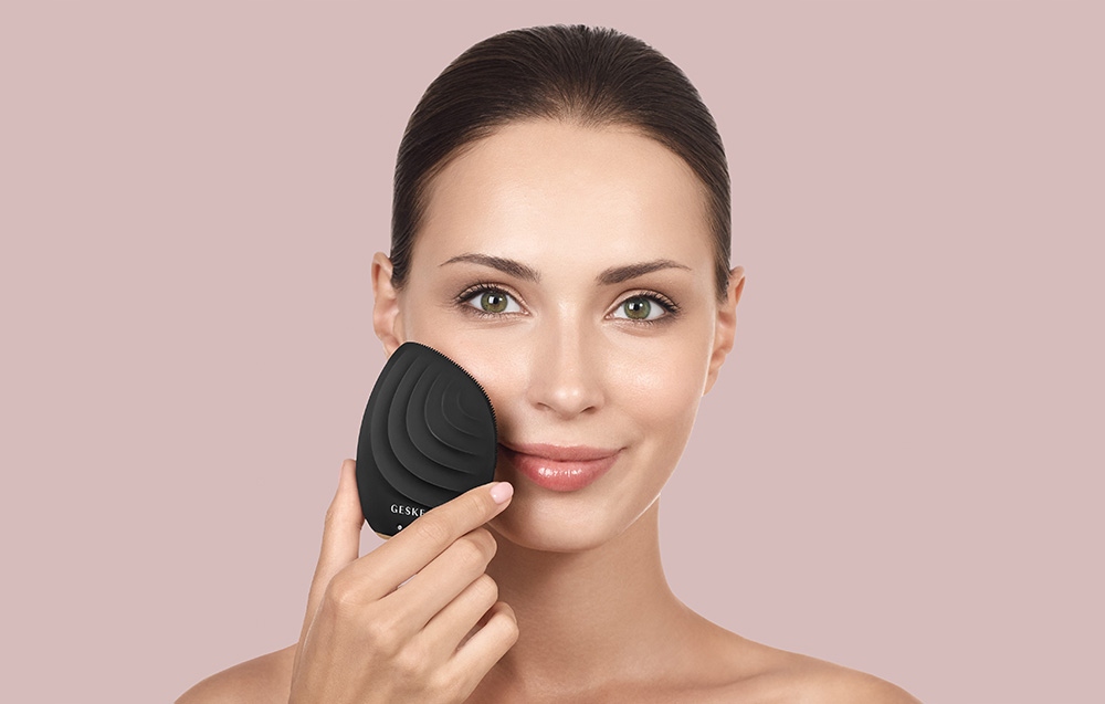 GESKE WIELOFUNKCYJNY MASAŻER SONICZNA SZCZOTECZKA DO CZYSZCZENIA TWARZY 5W1 Waga produktu 0.21 kg