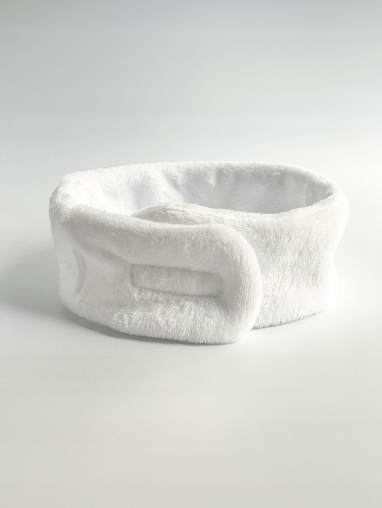 OPASKA KOSMETYCZNA DO WŁOSÓW PLUSZOWA NA RZEP BIAŁA CHILA Stan opakowania oryginalne