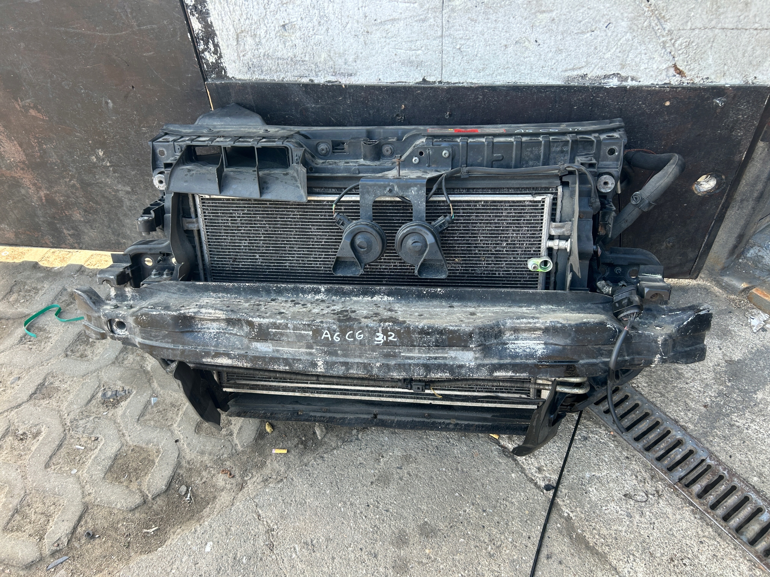 AUDI A6 C6 3,2 FSI support panel for radiators radiator