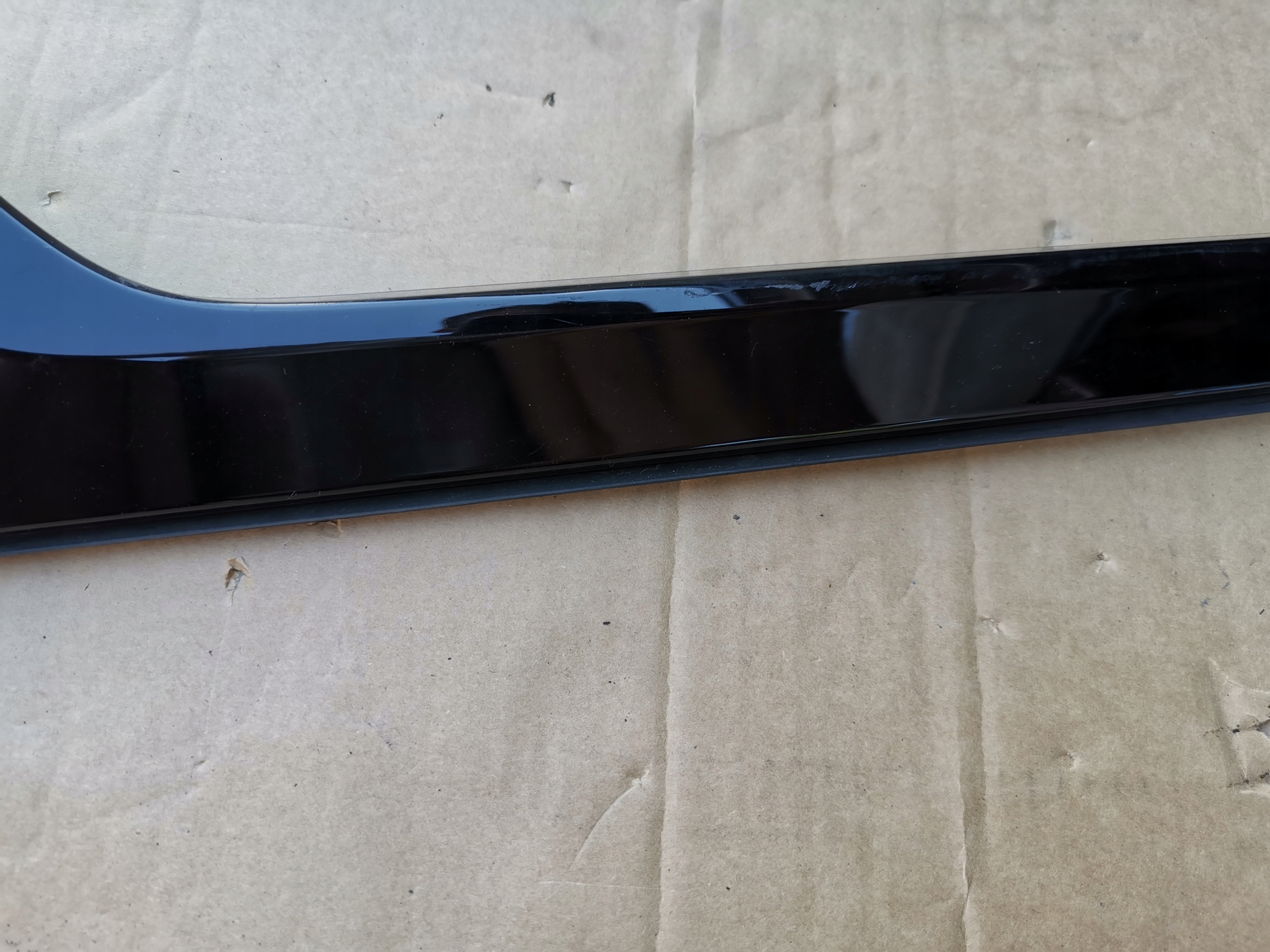 left moulding spoiler bonnet AUDI A6 C8 right