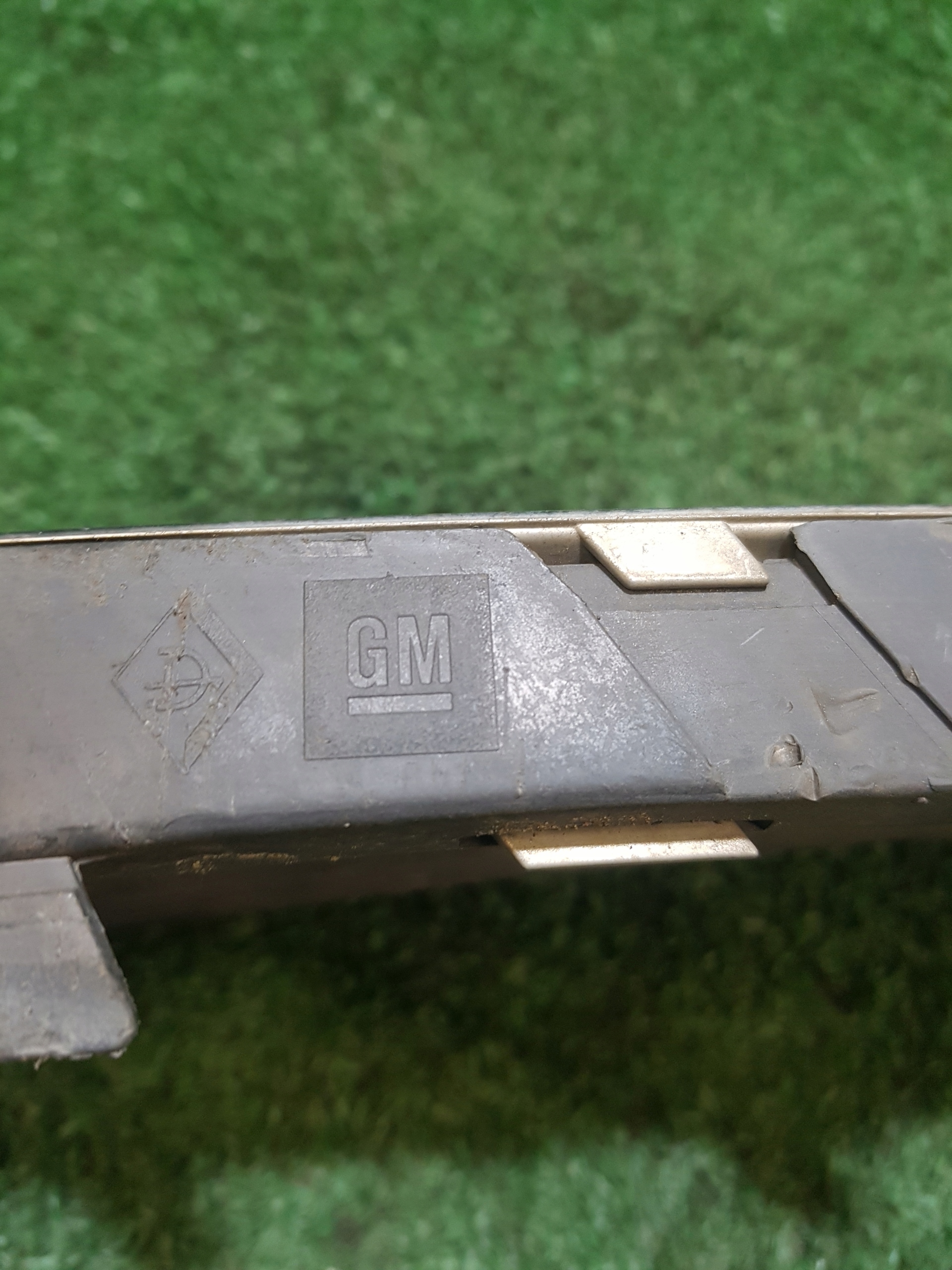 grid of a bumper right OPEL INSIGNIA
