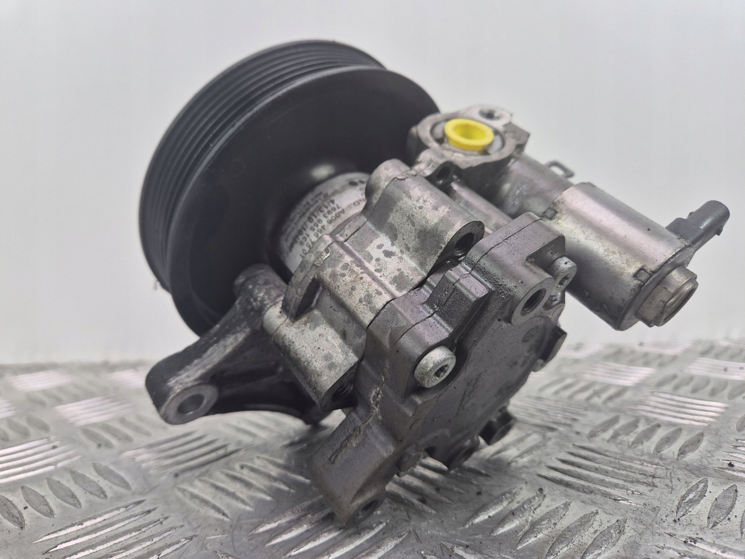 Mercedes C250 W204 servo pump A0064667501