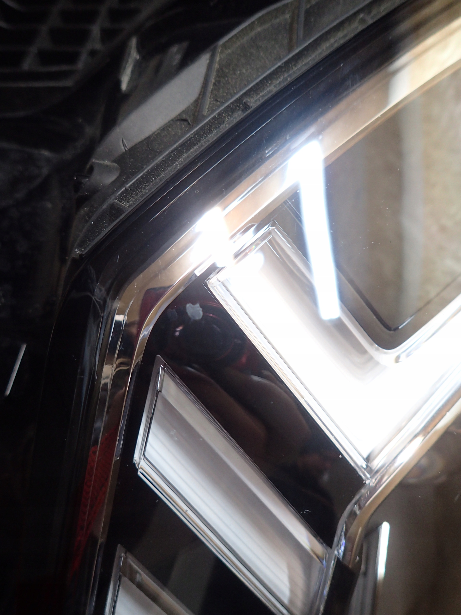 LAMPA PRZÓD PRAWA AUDI Q3 FULL LED 83A941034 Producent części Audi OE