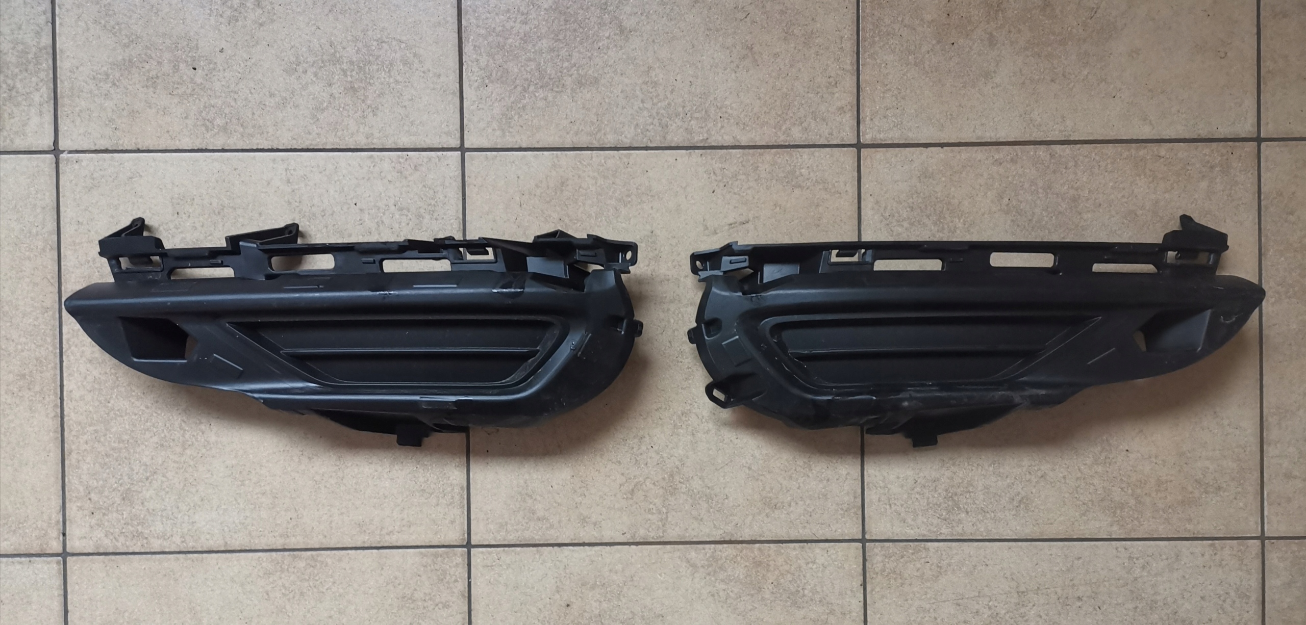 VOLVO XC60 II grid spoiler of a bumper front right