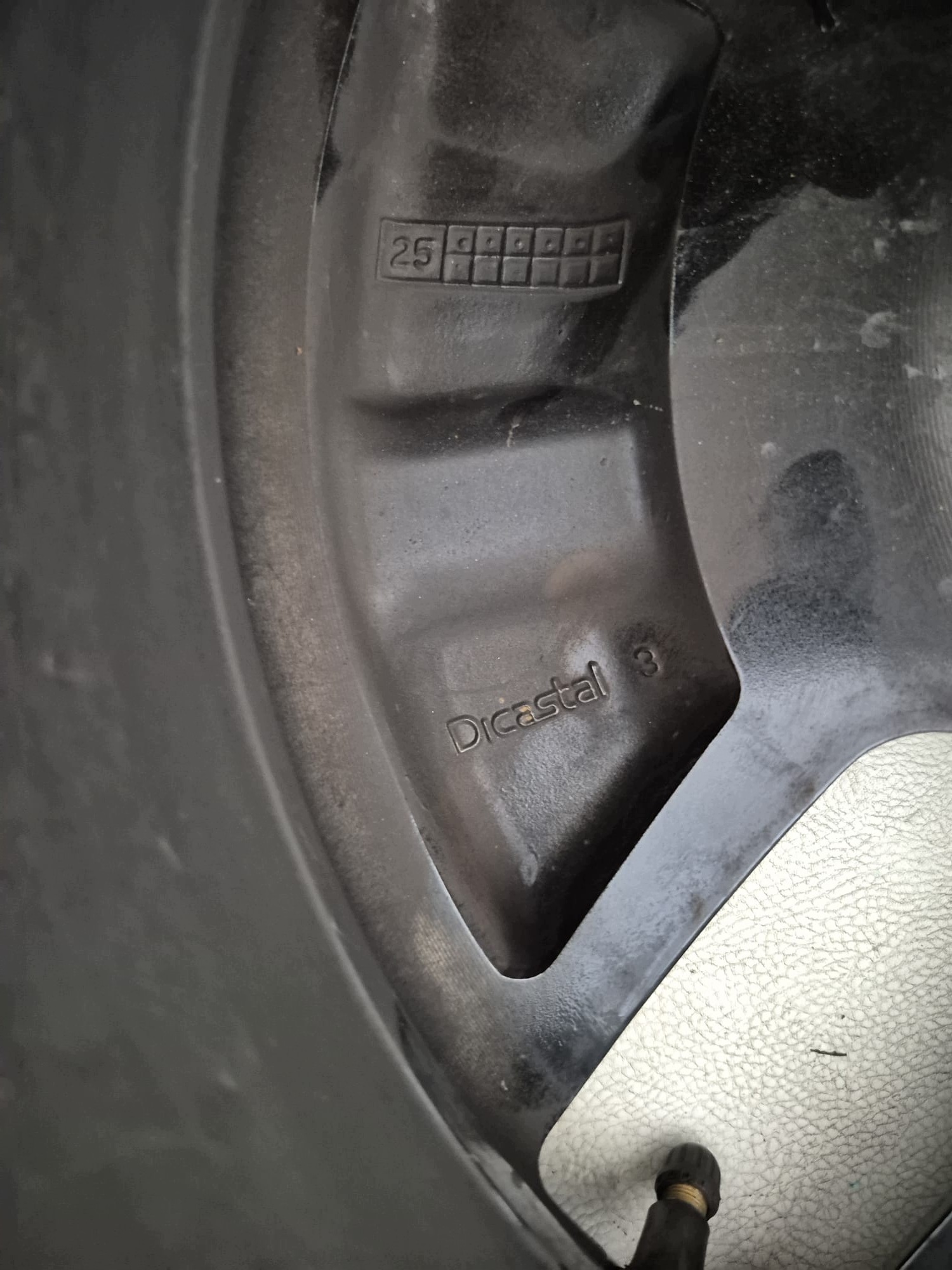 DACIA 403006547R 6.5JX16 CH4-45 16" disk hliníkový