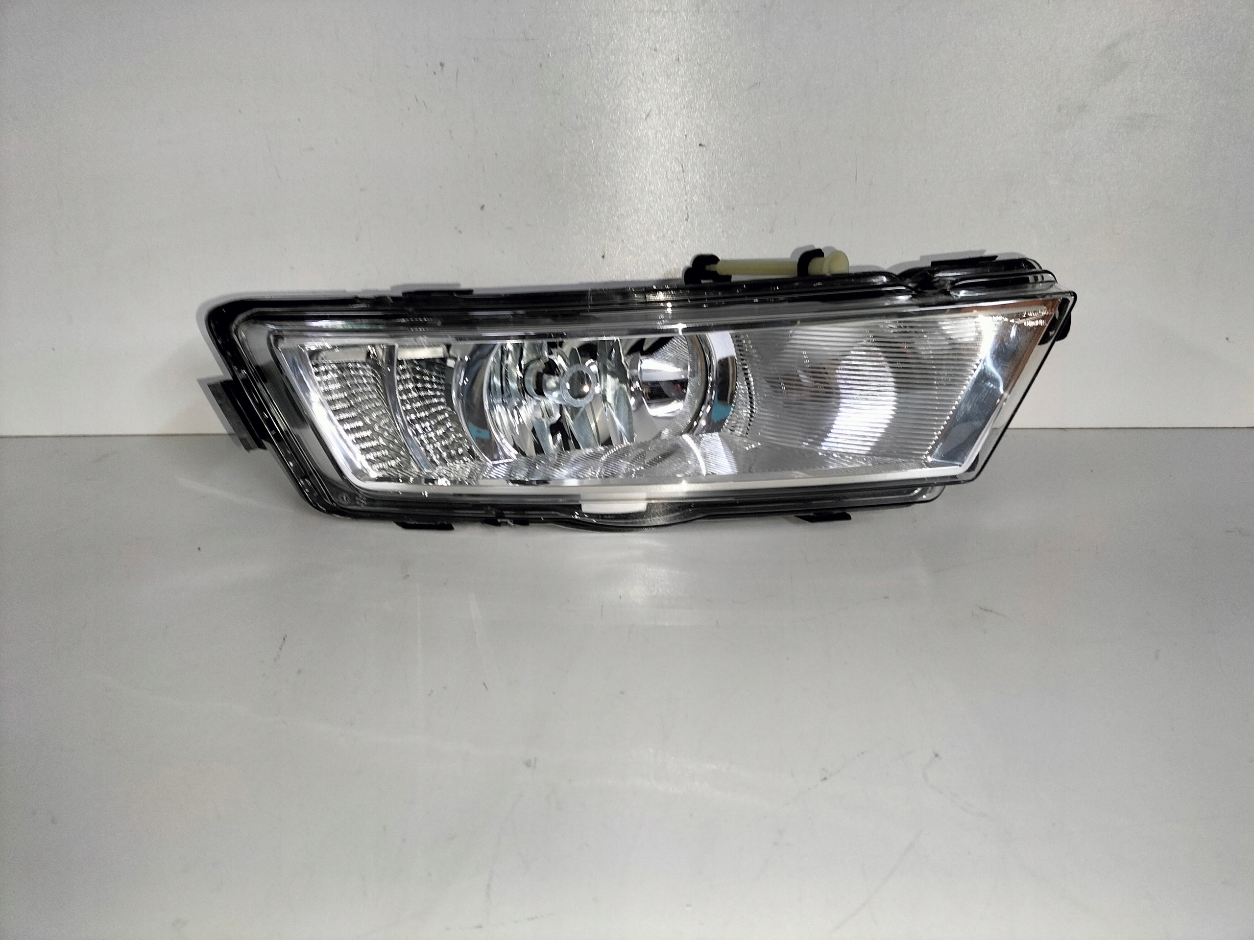 fog light light right SKODA RAPID 12-17