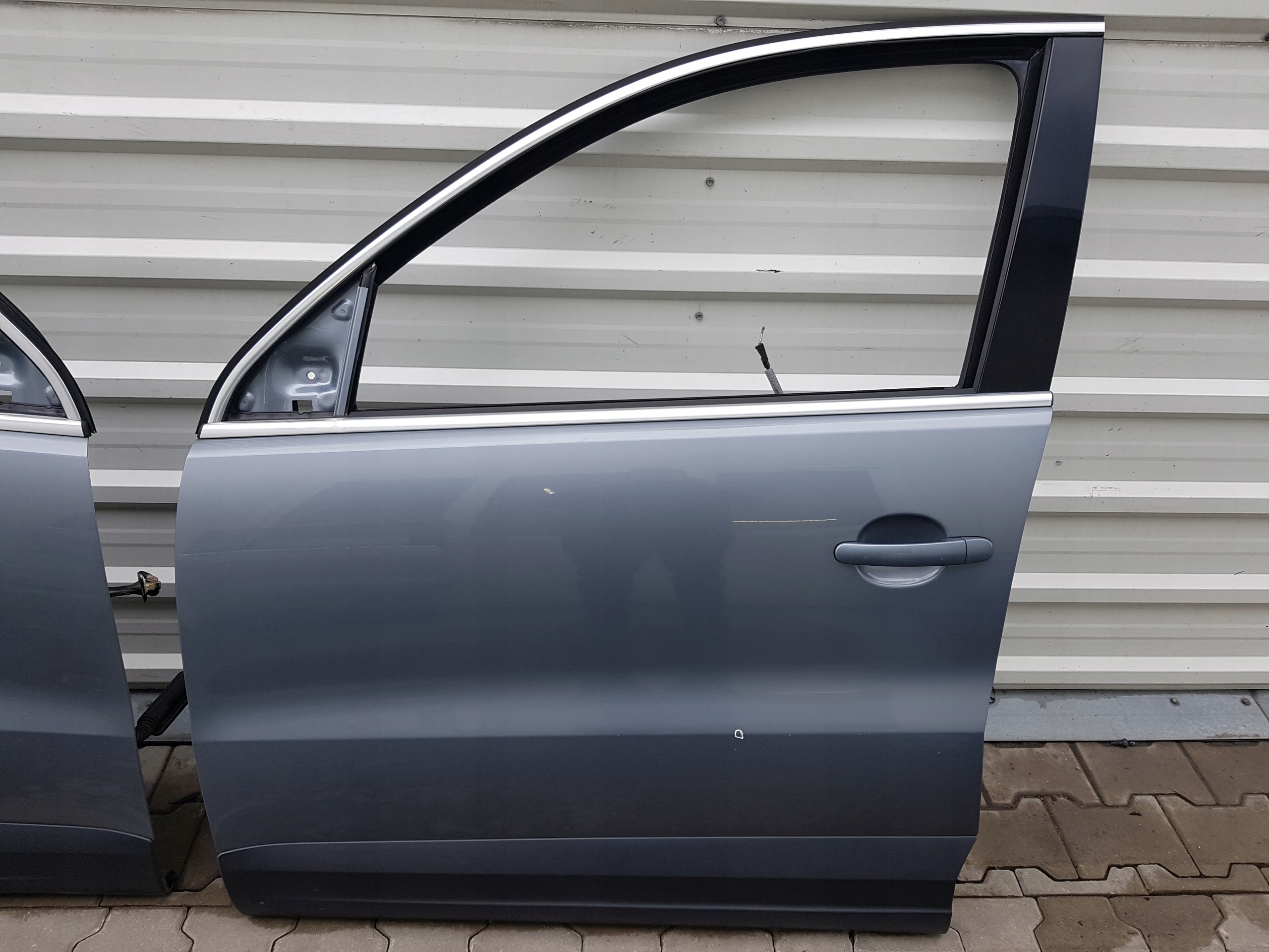 VW TIGUAN In 06-15r ДВЕРИ СЛЕВА ПЕРЕД Lr7n