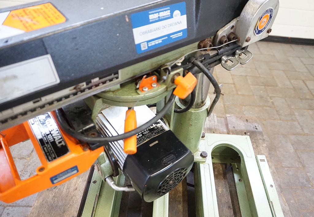 PIŁA PILARKA POPRZECZNA DEWALT DW 1251 SILNIK: 1,1kW Model DW 1251