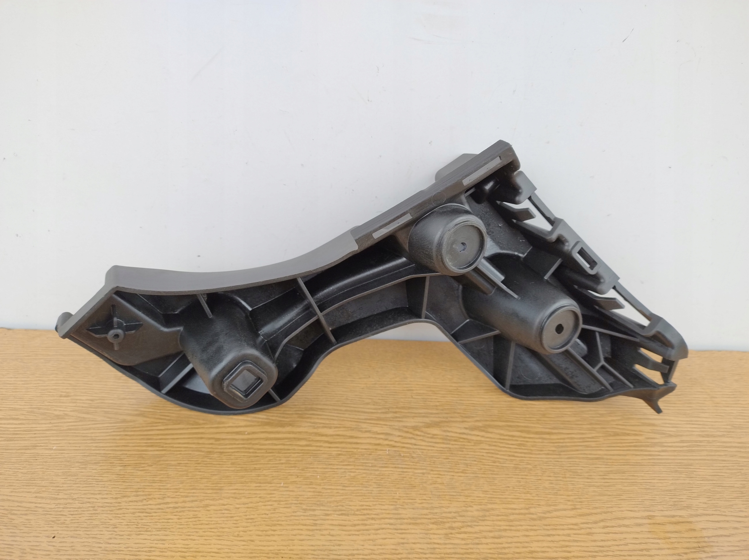 AUDI A6 C8 4K KOMBI bumper bracket left rear part bracket