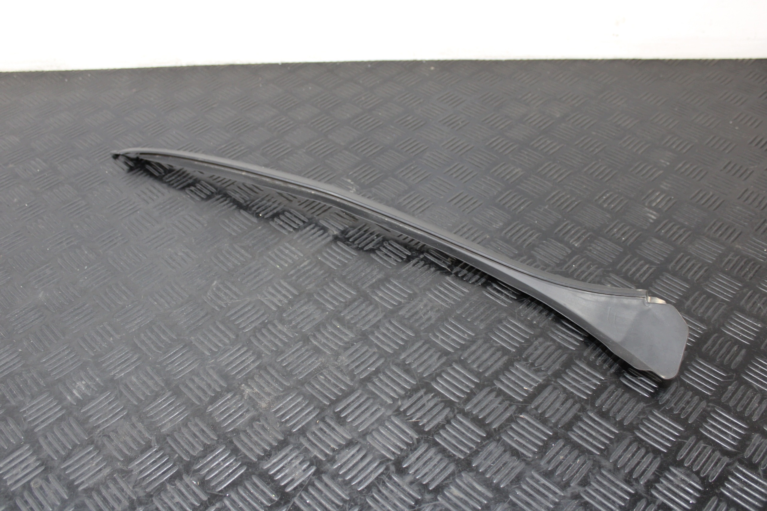 moulding windows CZOLOWEJ left A2476904700 MERCEDES GLB X247