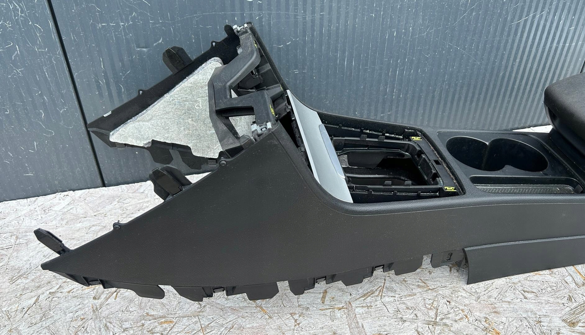 TUNEL SRODOWY bracciolo VW PASSAT B7 10-14