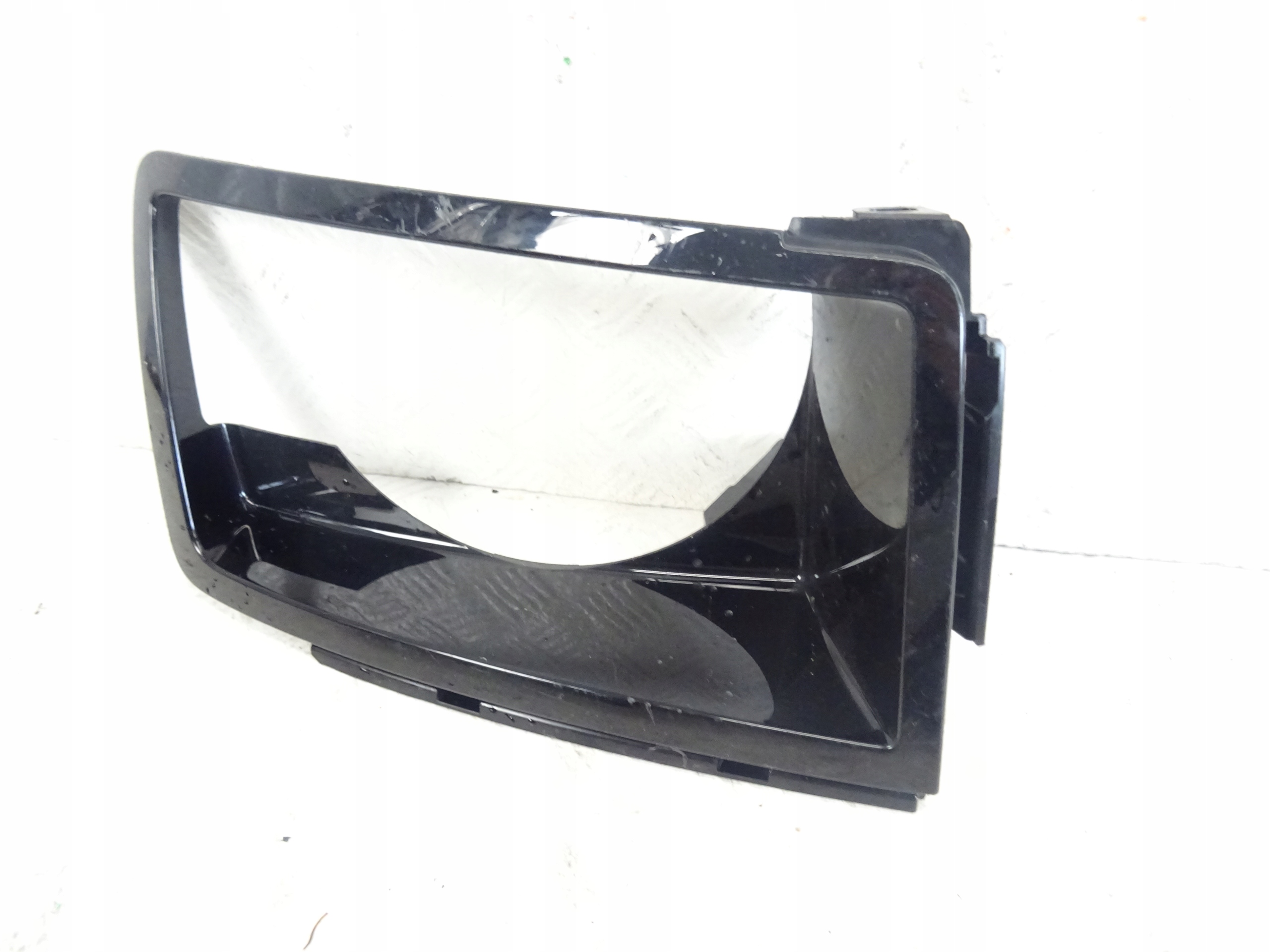 grid of a bumper front front right LAND ROVER DEFENDER II L8B2-13C024
