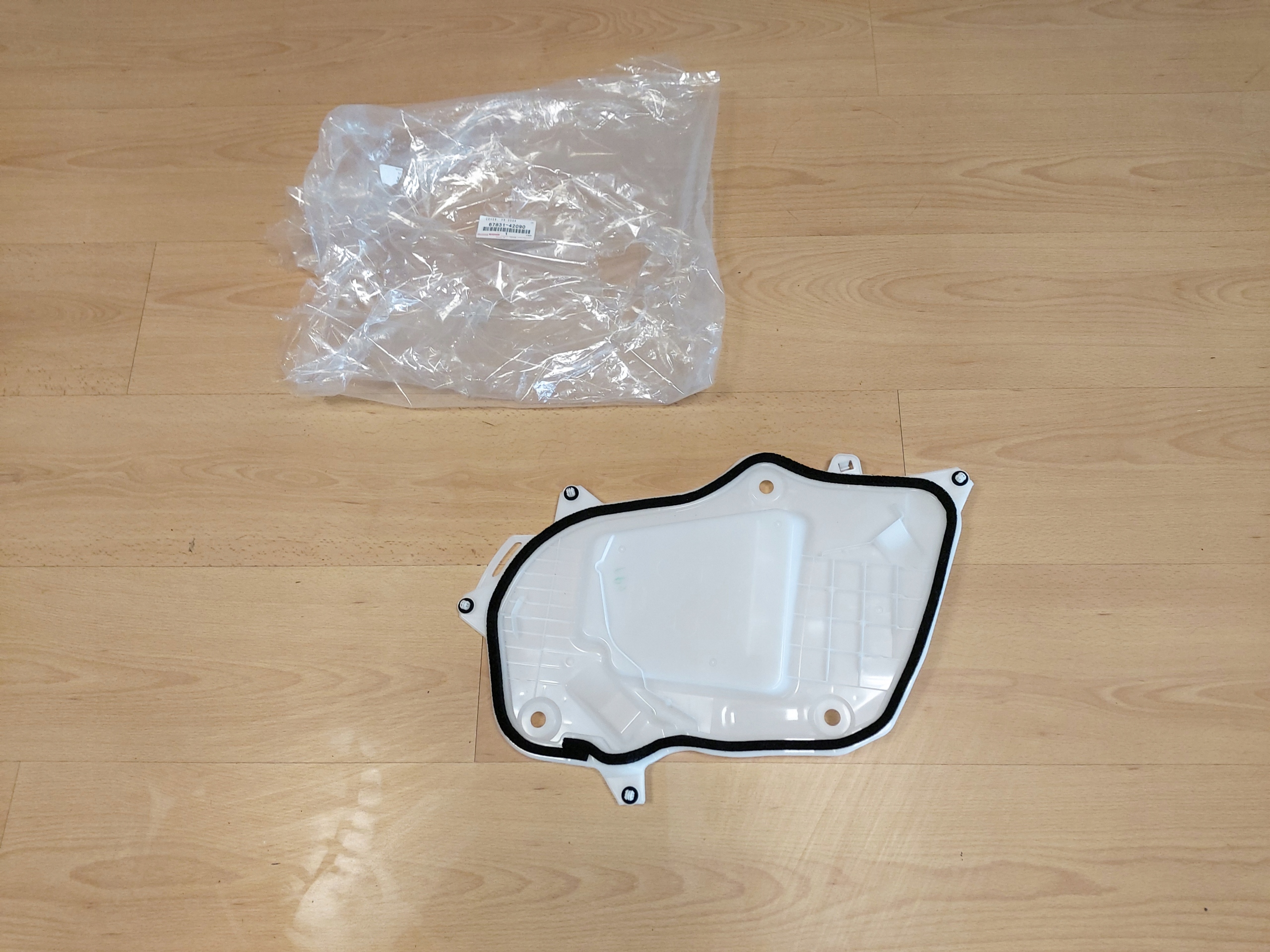 67831-42090 - TOYOTA RAV4 V 19-ЗВУКОИЗОЛЯЦИЯ ПЕРЕДНЕЙ ПРАВОЙ ДВЕРИ