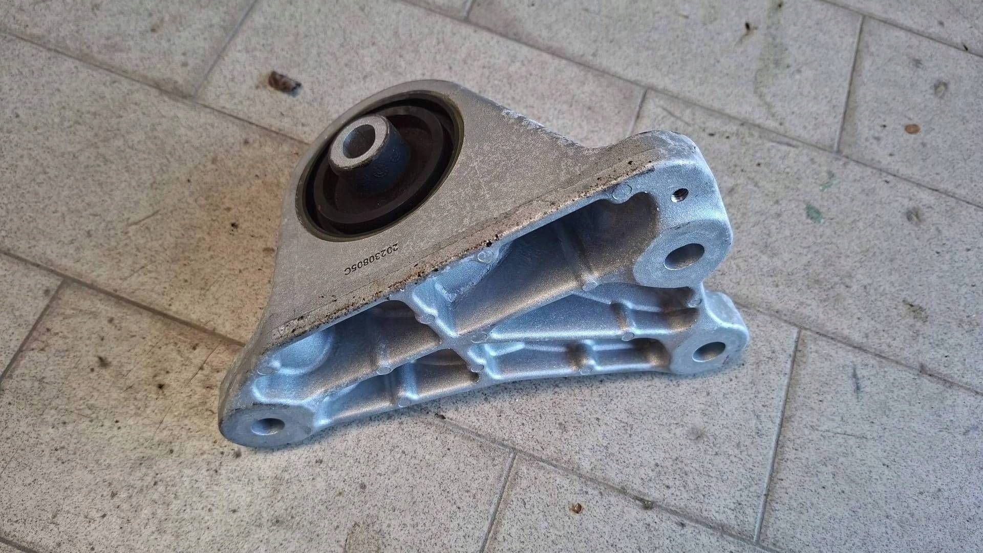 engine mount holder Renault Megane V E-Tech 20230805C