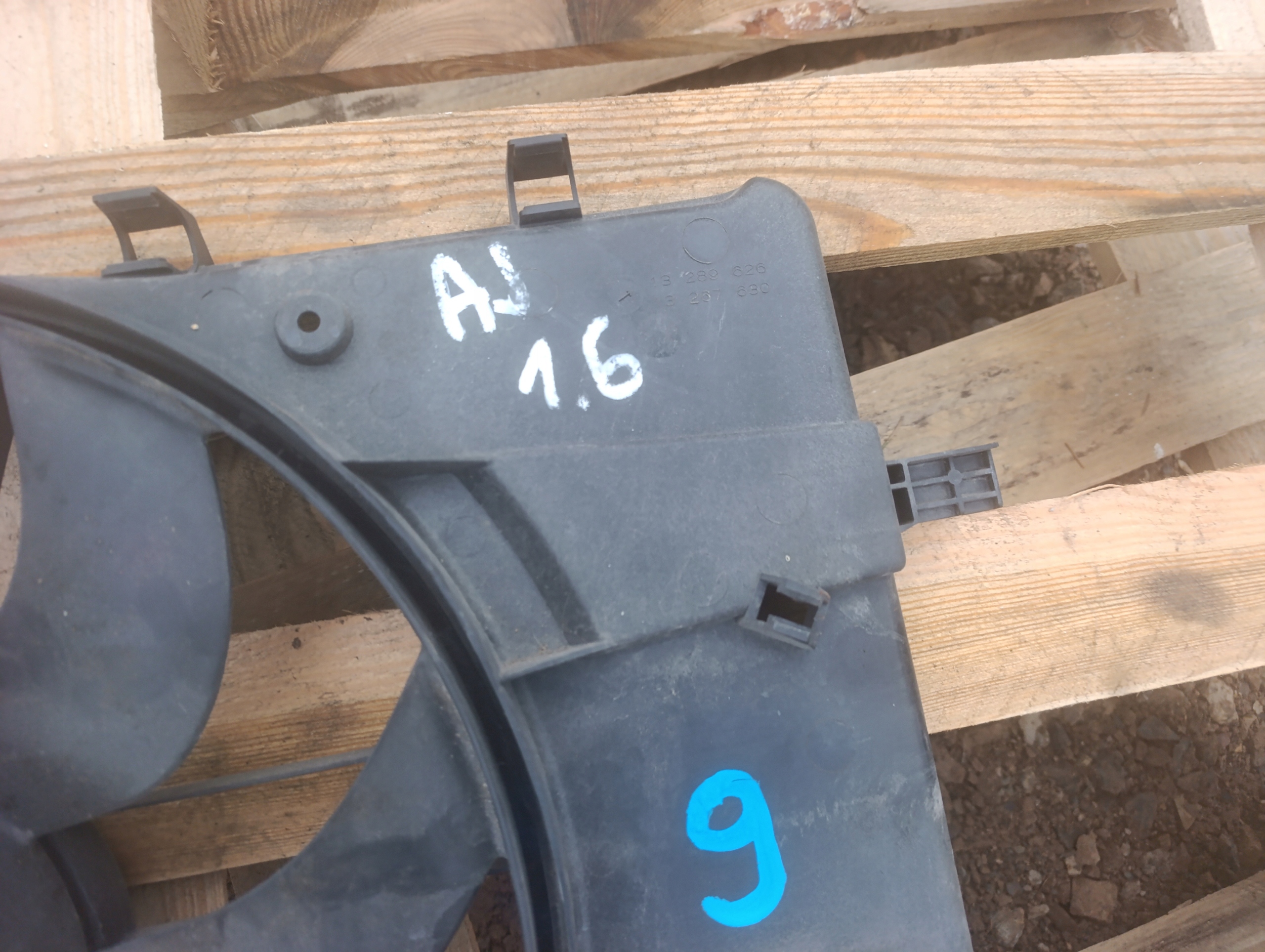 ventilátor chladiče obal Opel Astra IV J 52420908 0130308101