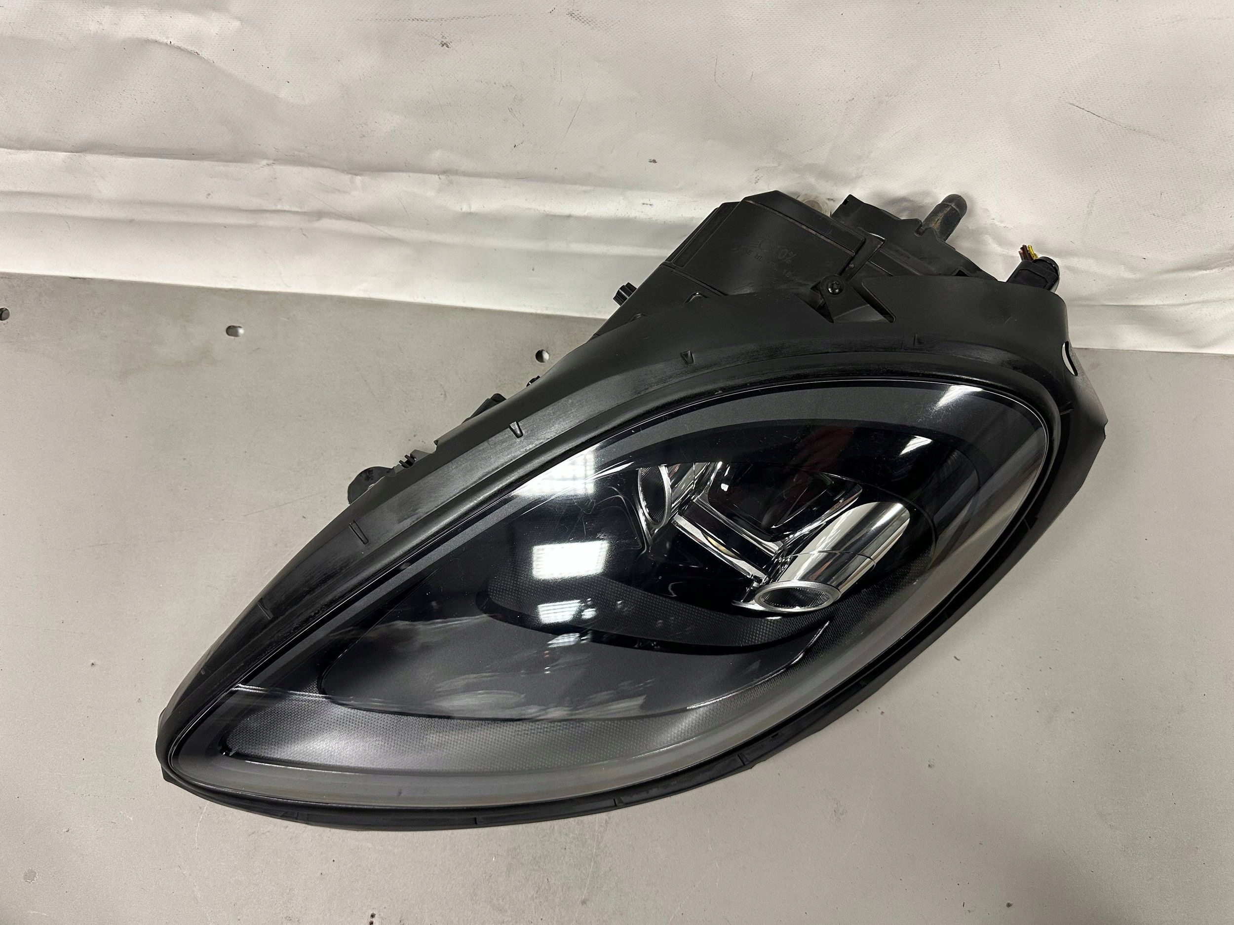 PORSCHE MACAN 95B LIFT light front left 95B941009Q DEMONTAZ