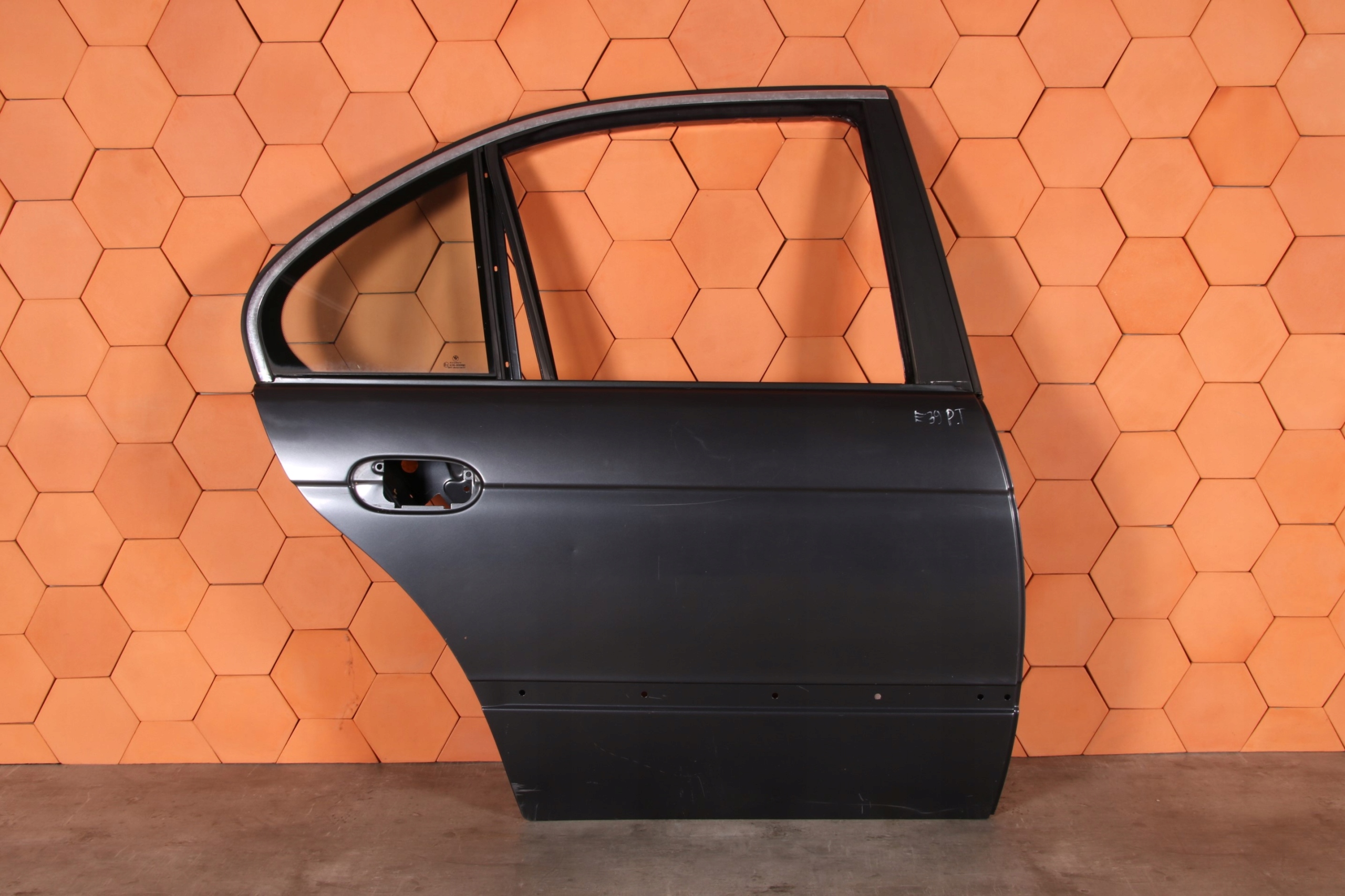 BMW E39 sedan door right rear part right rear.