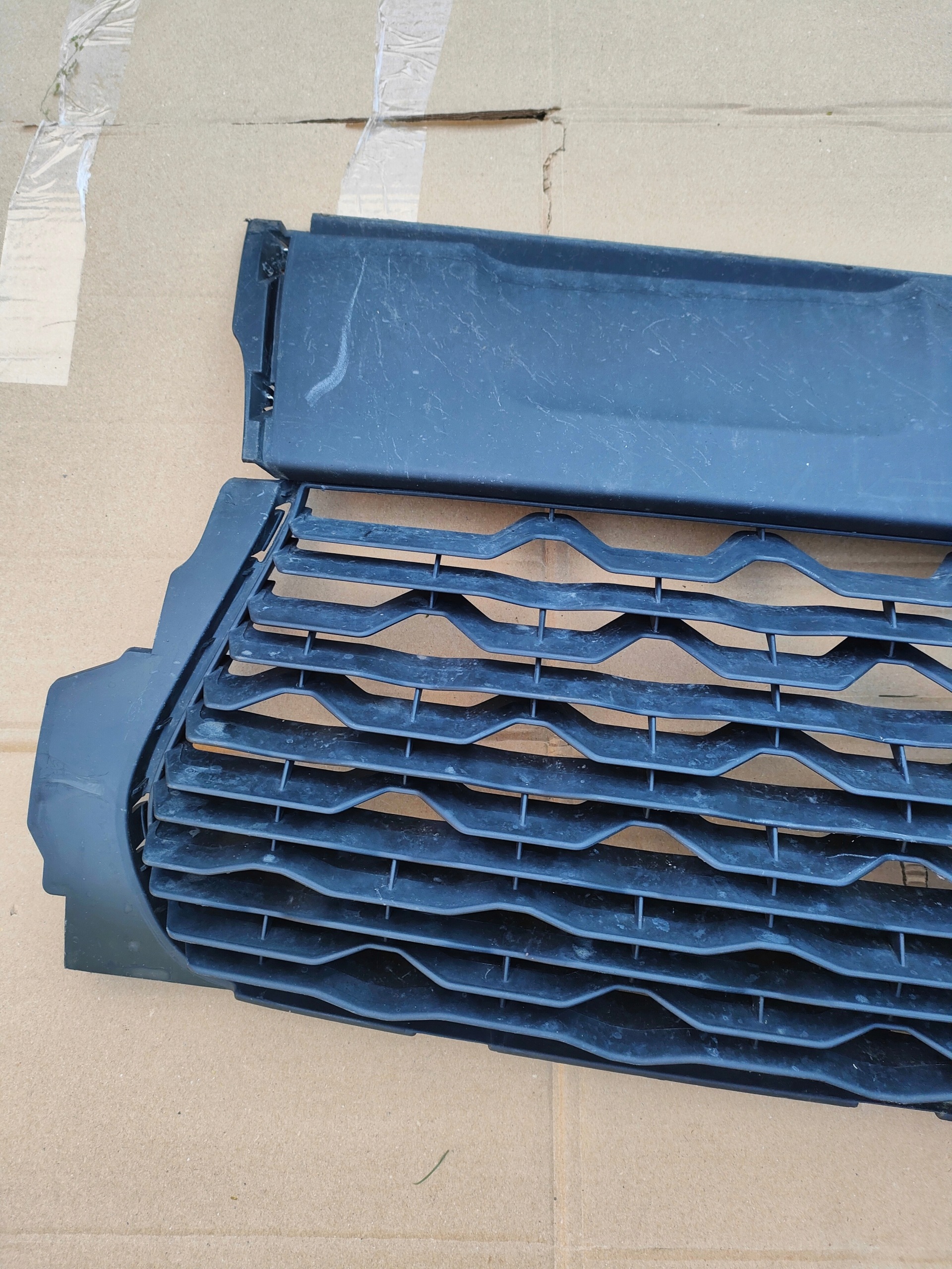 grid of a bumper central front DUSTER II original dacia 622545490r