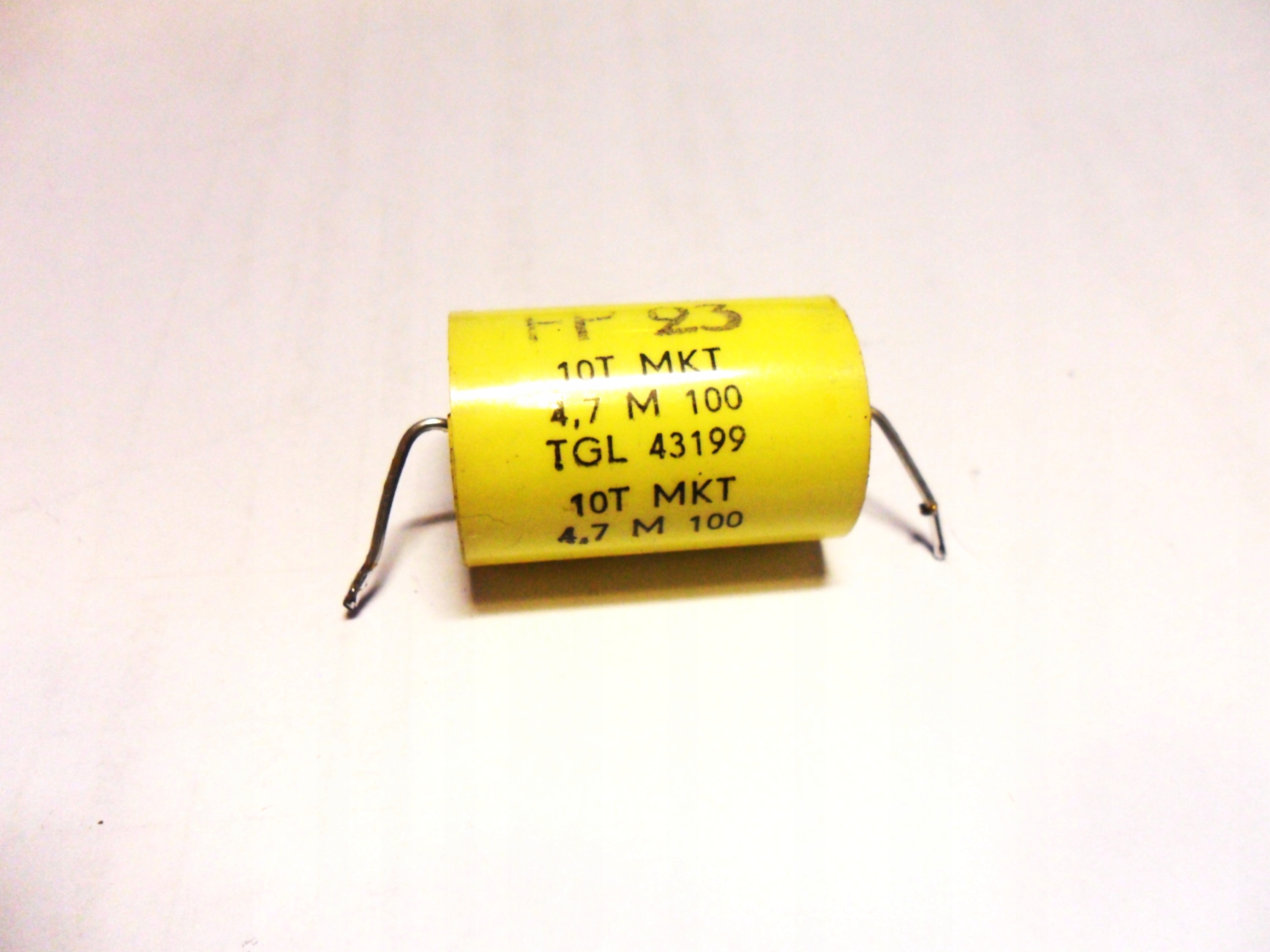 Kondensator 4,7 uF / 100 V typu MKT