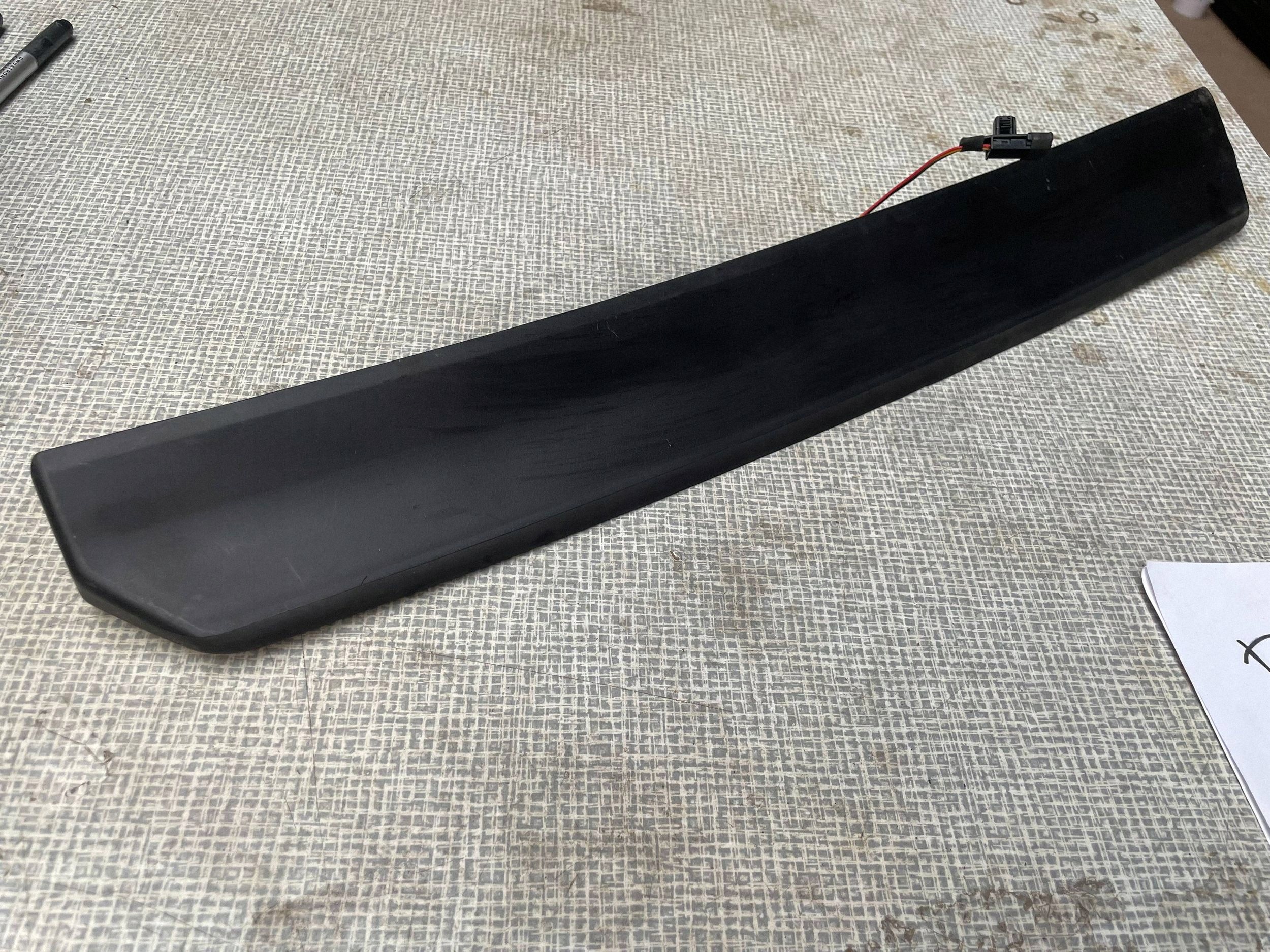 TRZECIE light STOP PORSCHE CAYENNE (9Y0 9Y3) 9Y3945097D