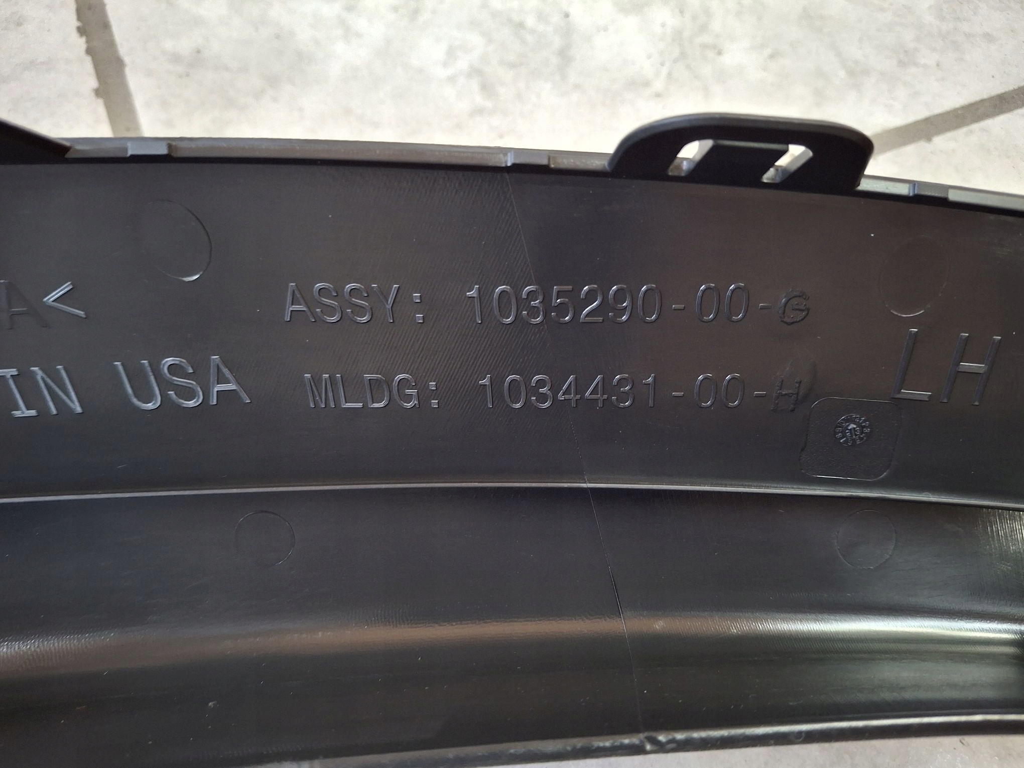 cap for fender left rear TESLA X 2020R->