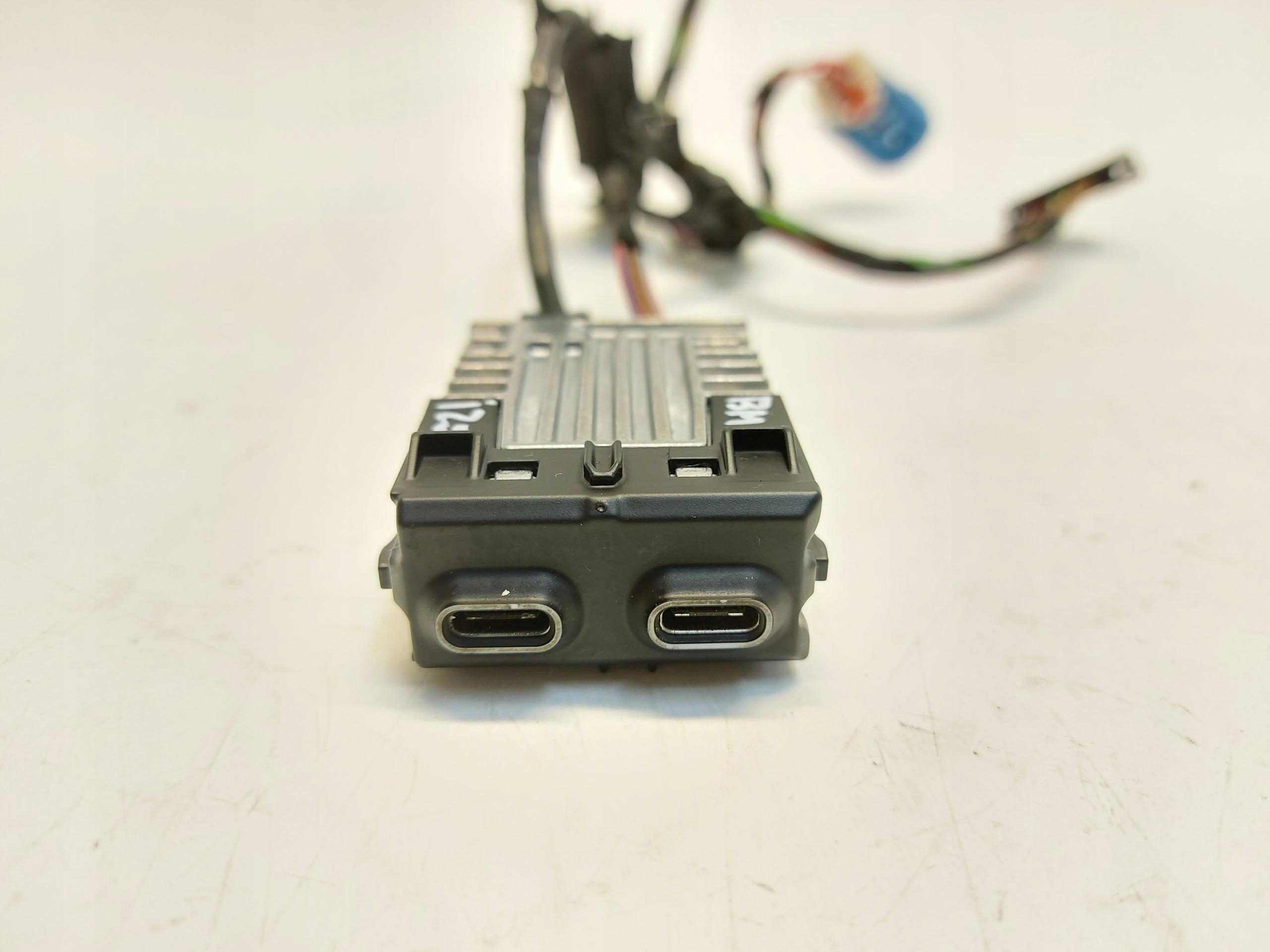 BMW iX i20 2023, Xdrive50 adapter PORT USB 5A27DE6-JLK01