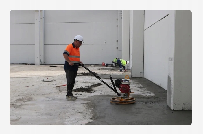 ZACIERACZKA DO BETONU SPALINOWA ENAR TIFON 900HF Marka Enar