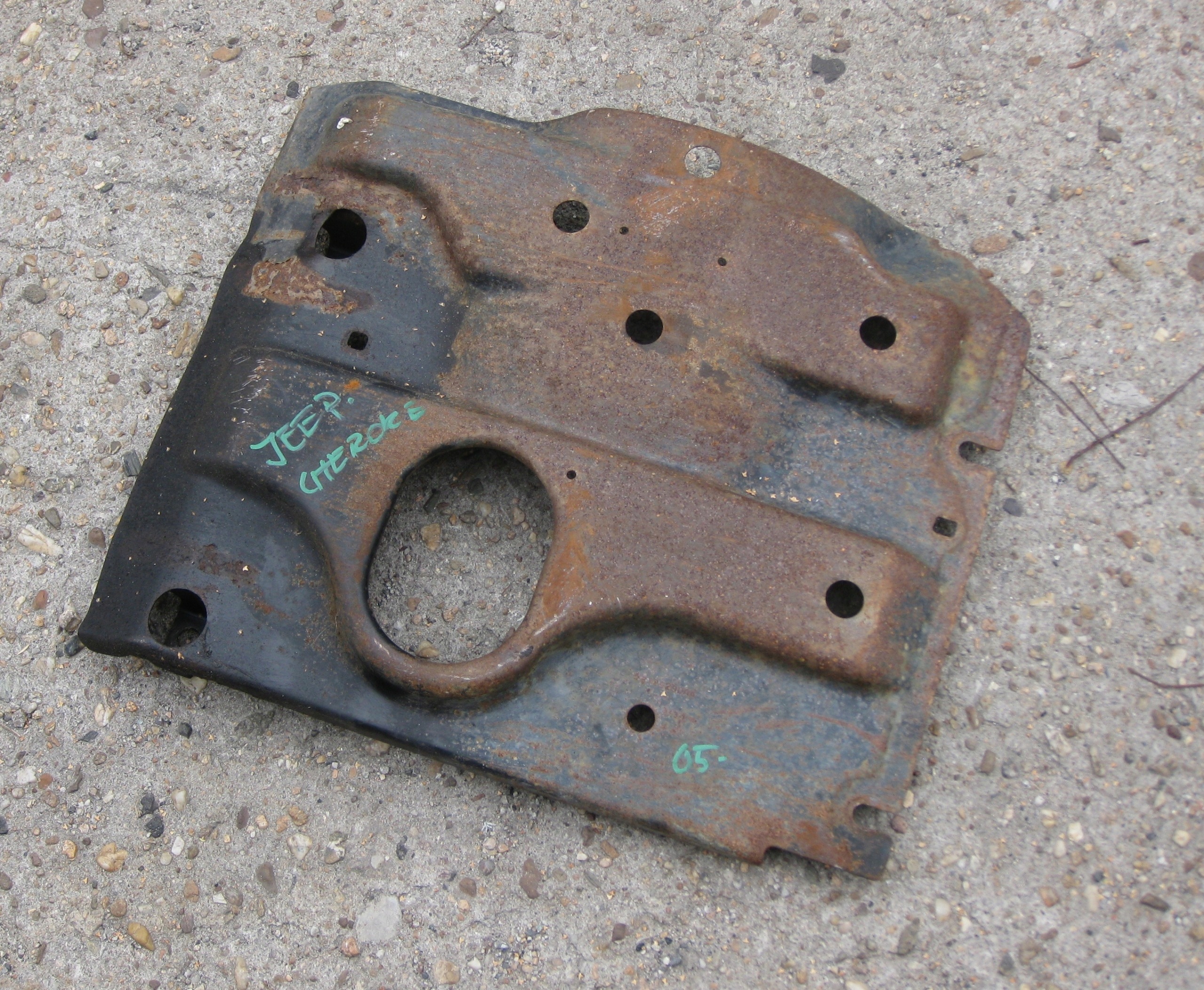 JEEP CHEROKEE LIBERTY KJ 2.5 CRDI cover lower below engine