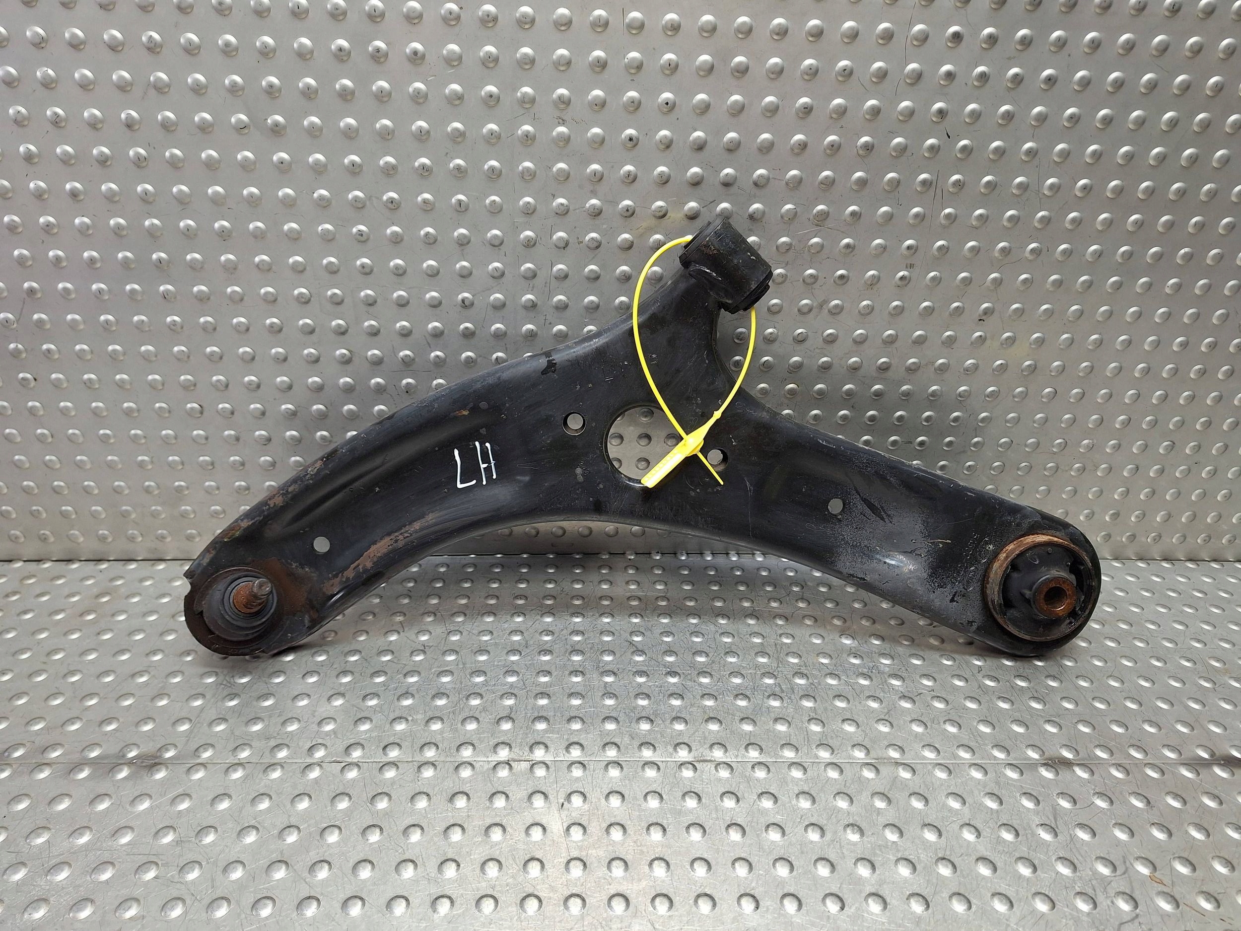 arm left front HYUNDAI i20 LIFT and 12-14 54500-1J700