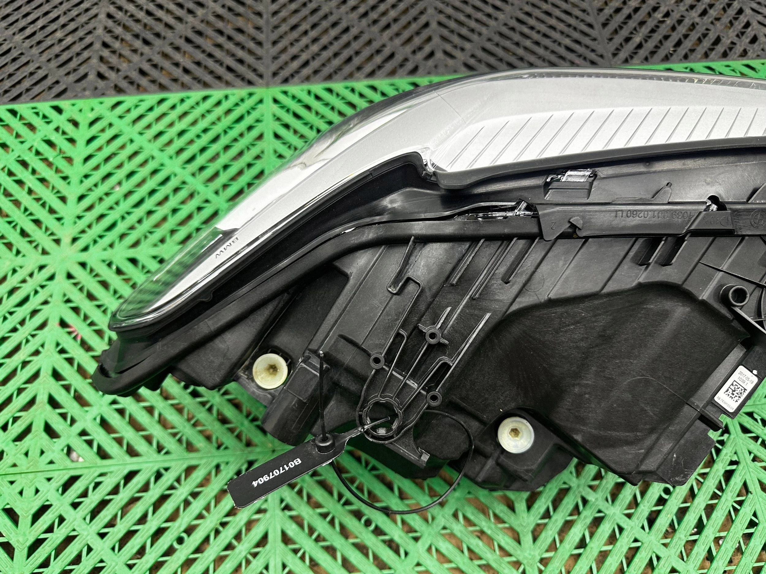 light front side left BMW 5 G30 G31 7439183