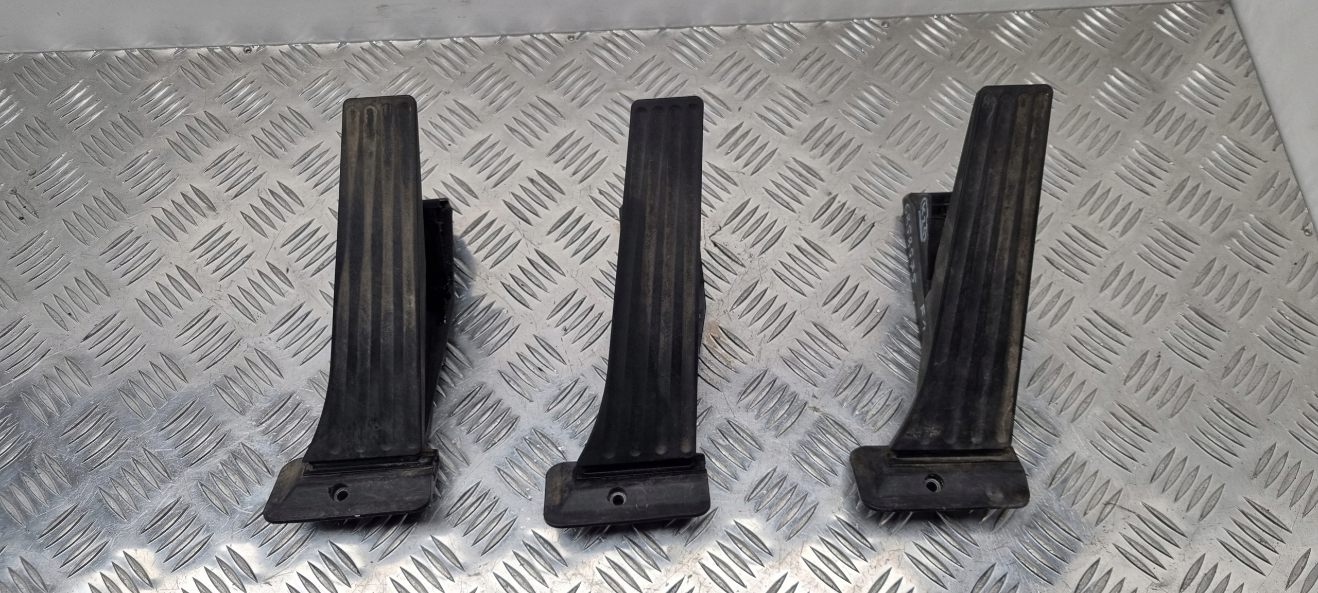 педаль газа BMW OE 6858575