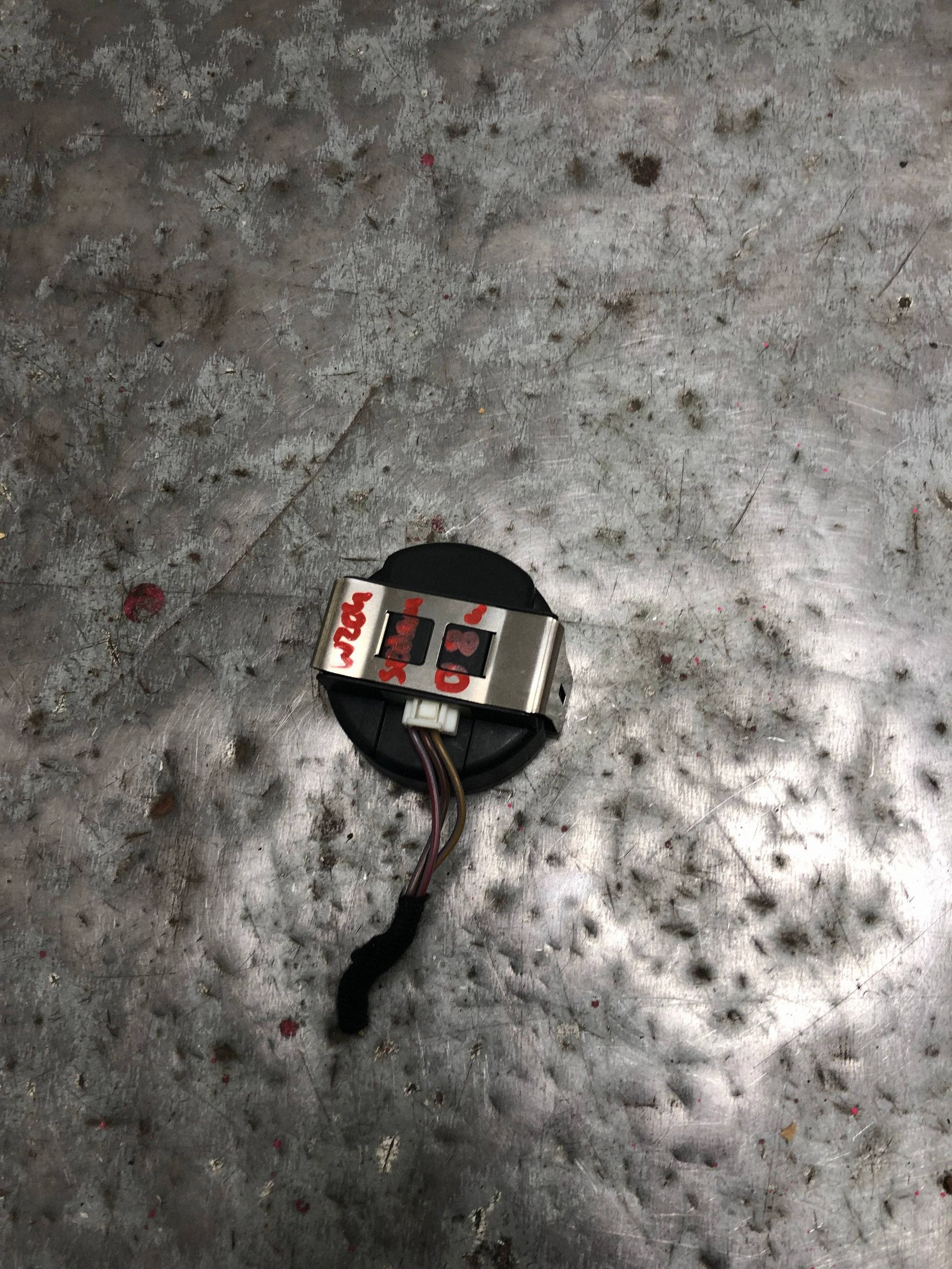 sensor SENSOR regen MERCEDES W204 sedan A2048704726