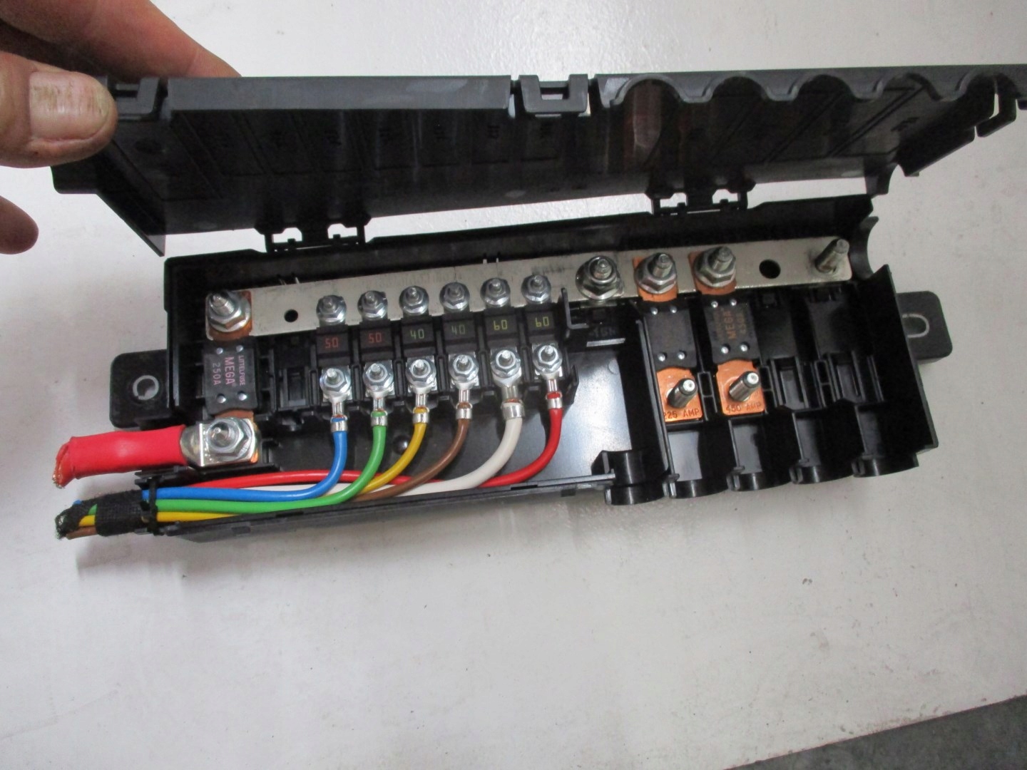 MODULE FUSIBLES JAGUAR F PACE HK83-14516-AE