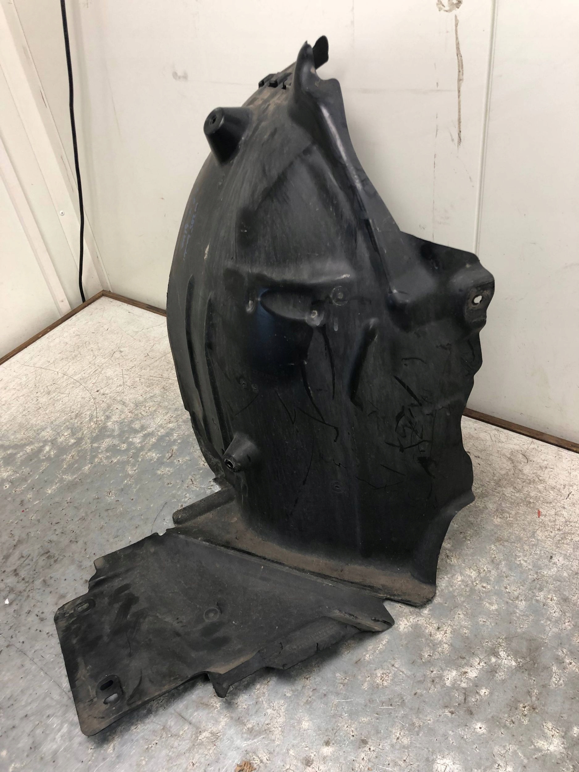 mudguard left front part rear MERCEDES W205 KOMBI A2056913300