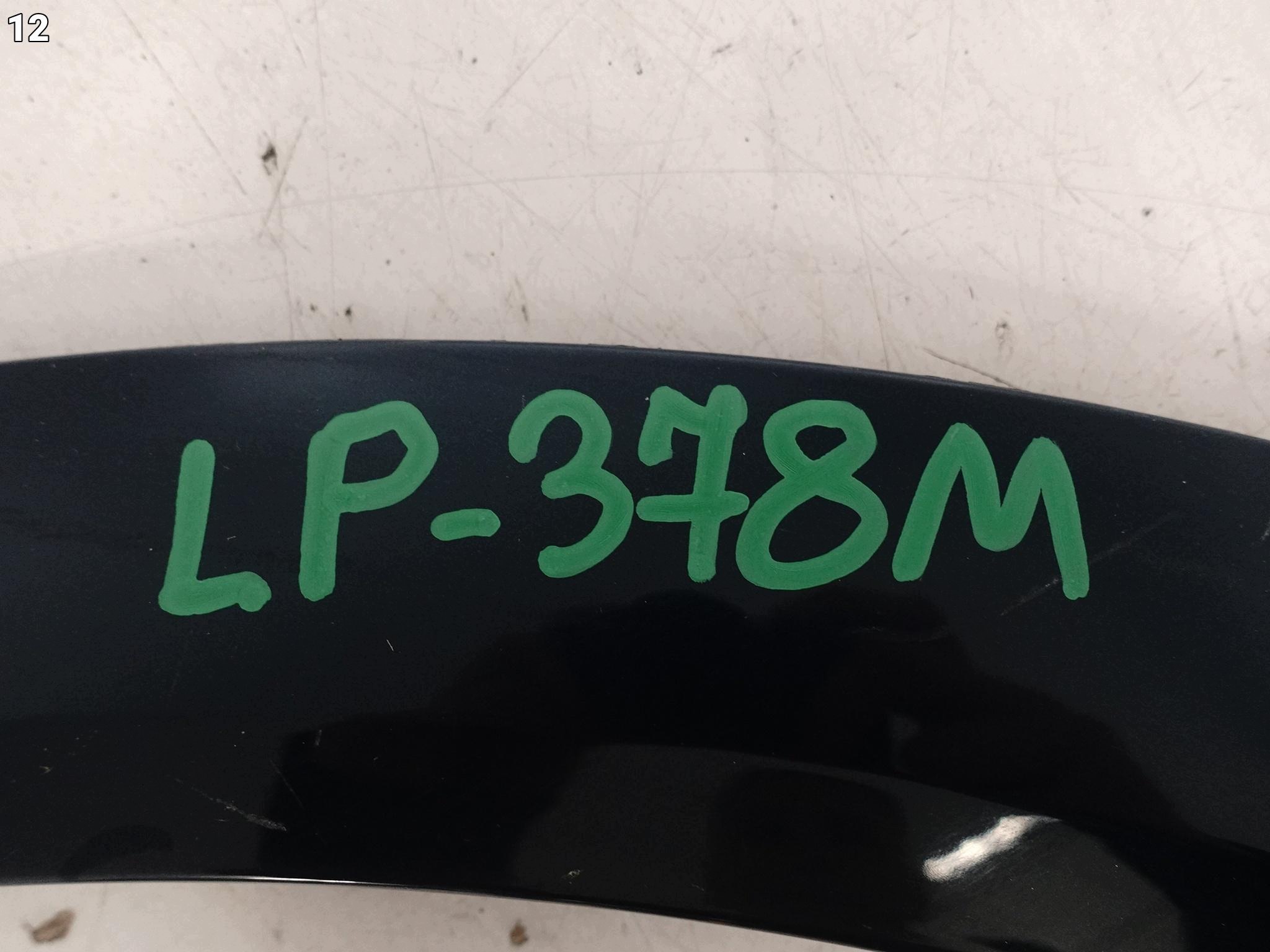 AUDI E-TRON ETRON 4KE 18- moulding cap for fender front right originál