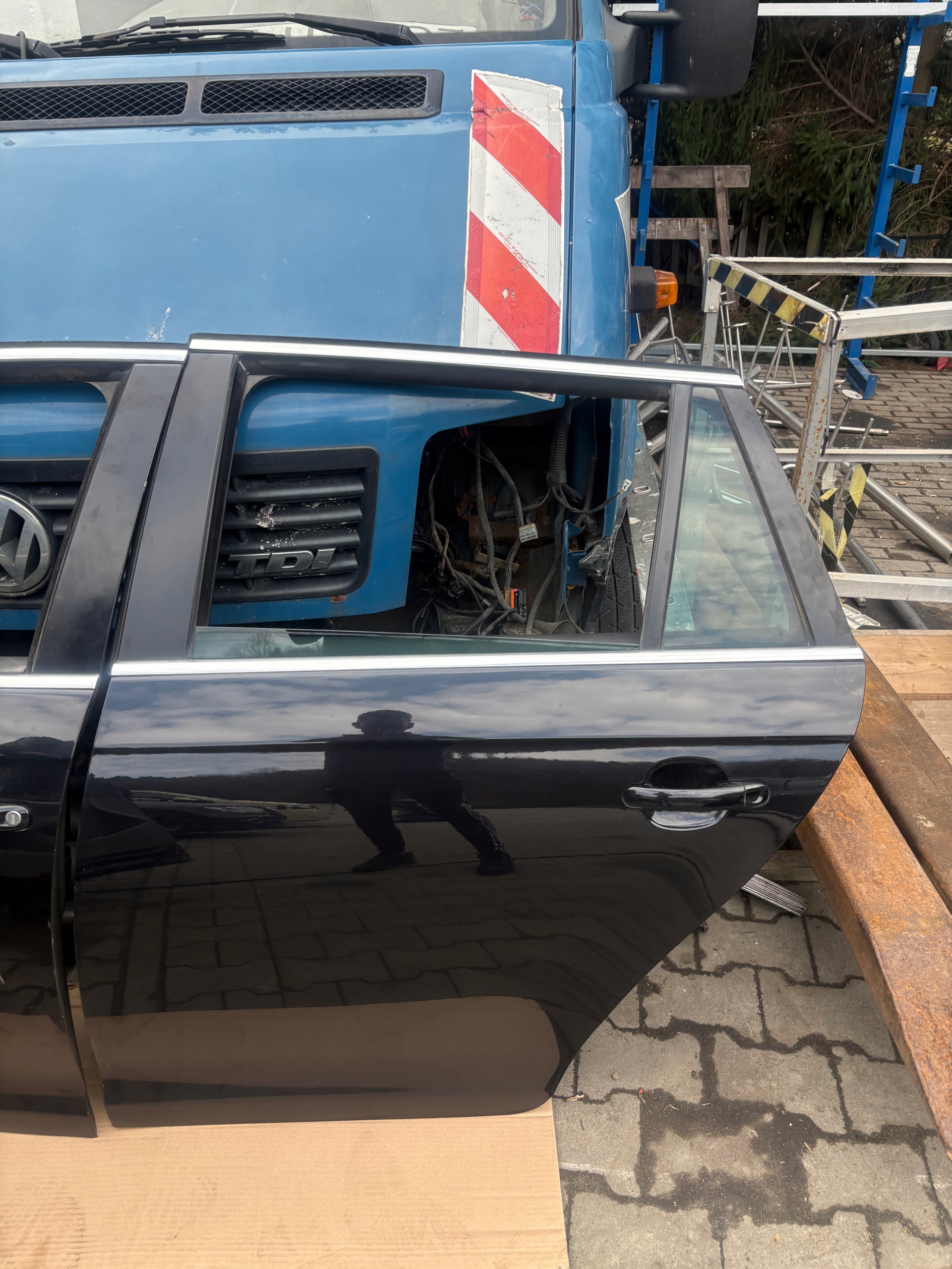 VW GOLF V KOMBI 07R- door left rear. left rear part LC9X