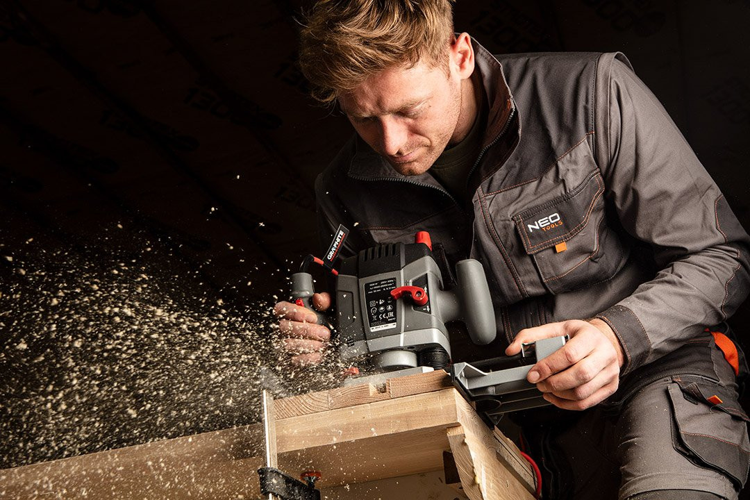 GRAPHITE FREZARKA GÓRNOWRZECIONOWA DO DREWNA TWORZYW ALUMINIUM 1300W 6-12mm Zasilanie sieciowe