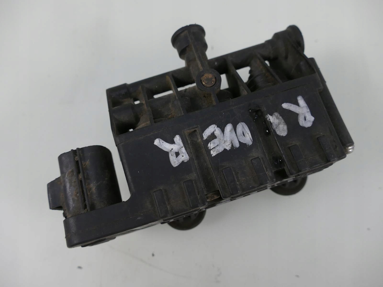 RANGE ROVER SPORT L320 BLOK SENSOR ROZDZIELACZ LUFT ACHSTRÄGERS