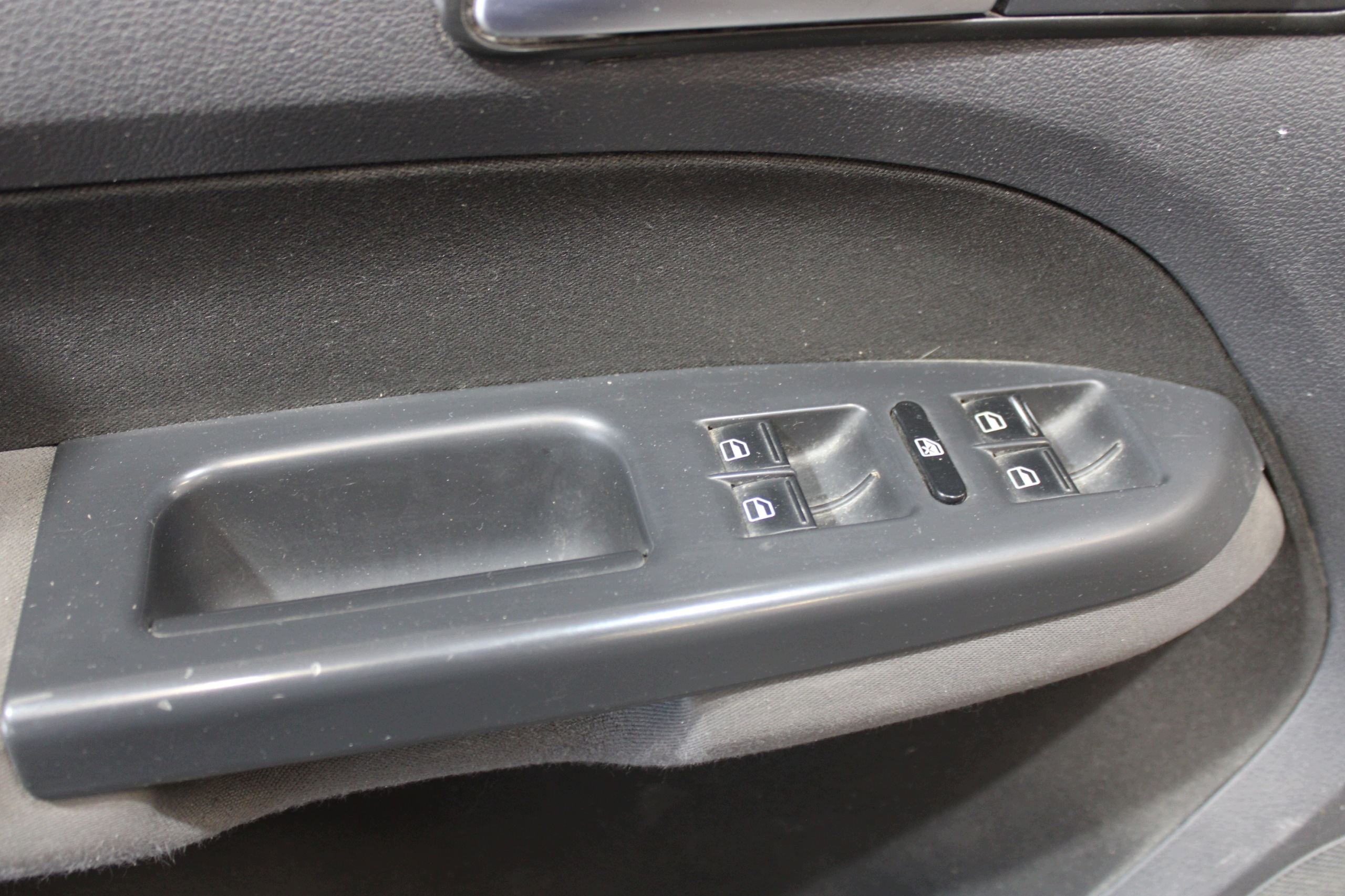 upholstery side door left front VW TOURAN 1T0 1T LIFT