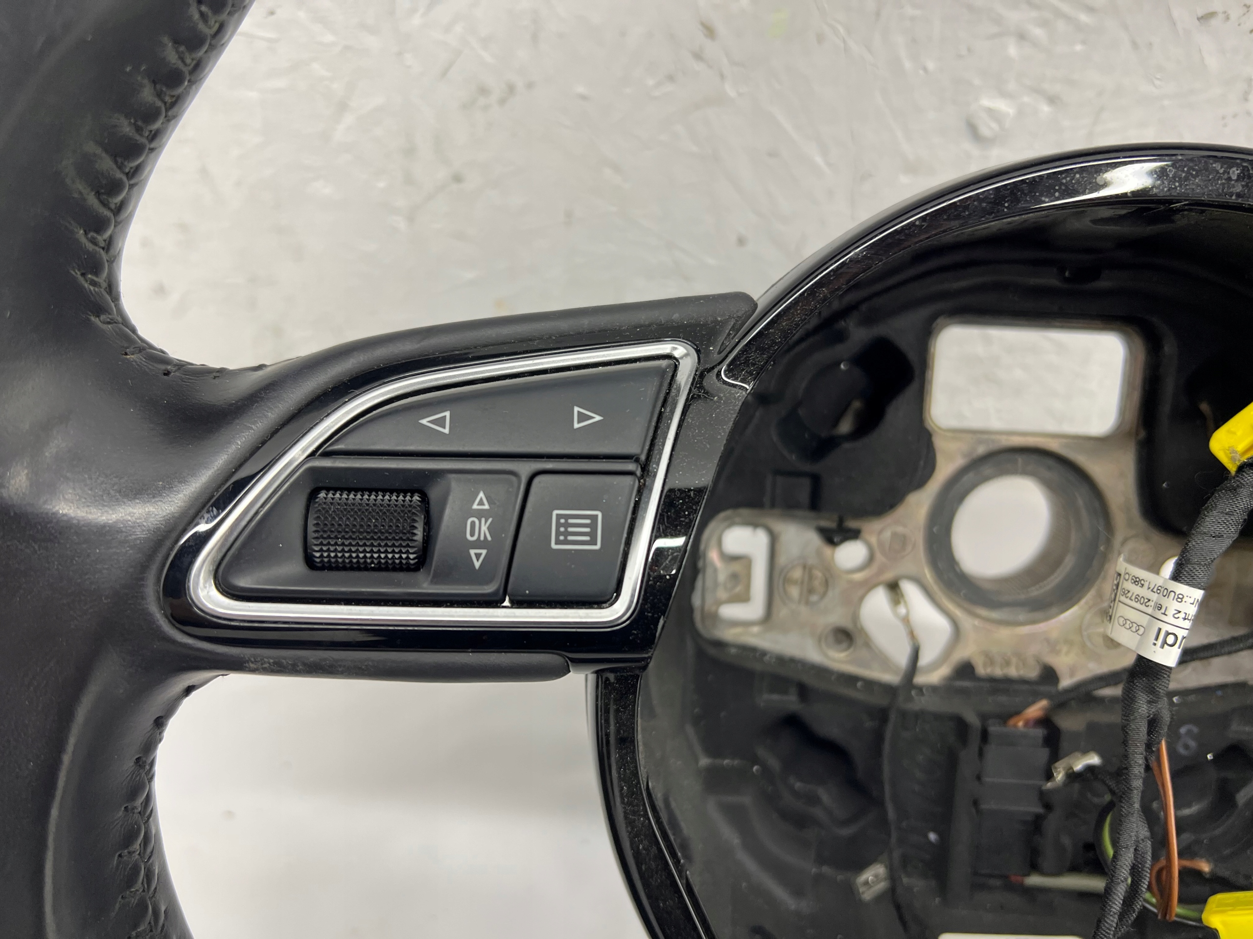 lenkrad Leder SKORZANA MULTI MULTIFUNKCJA AUDI A3 8V 8V0419091A LADNA