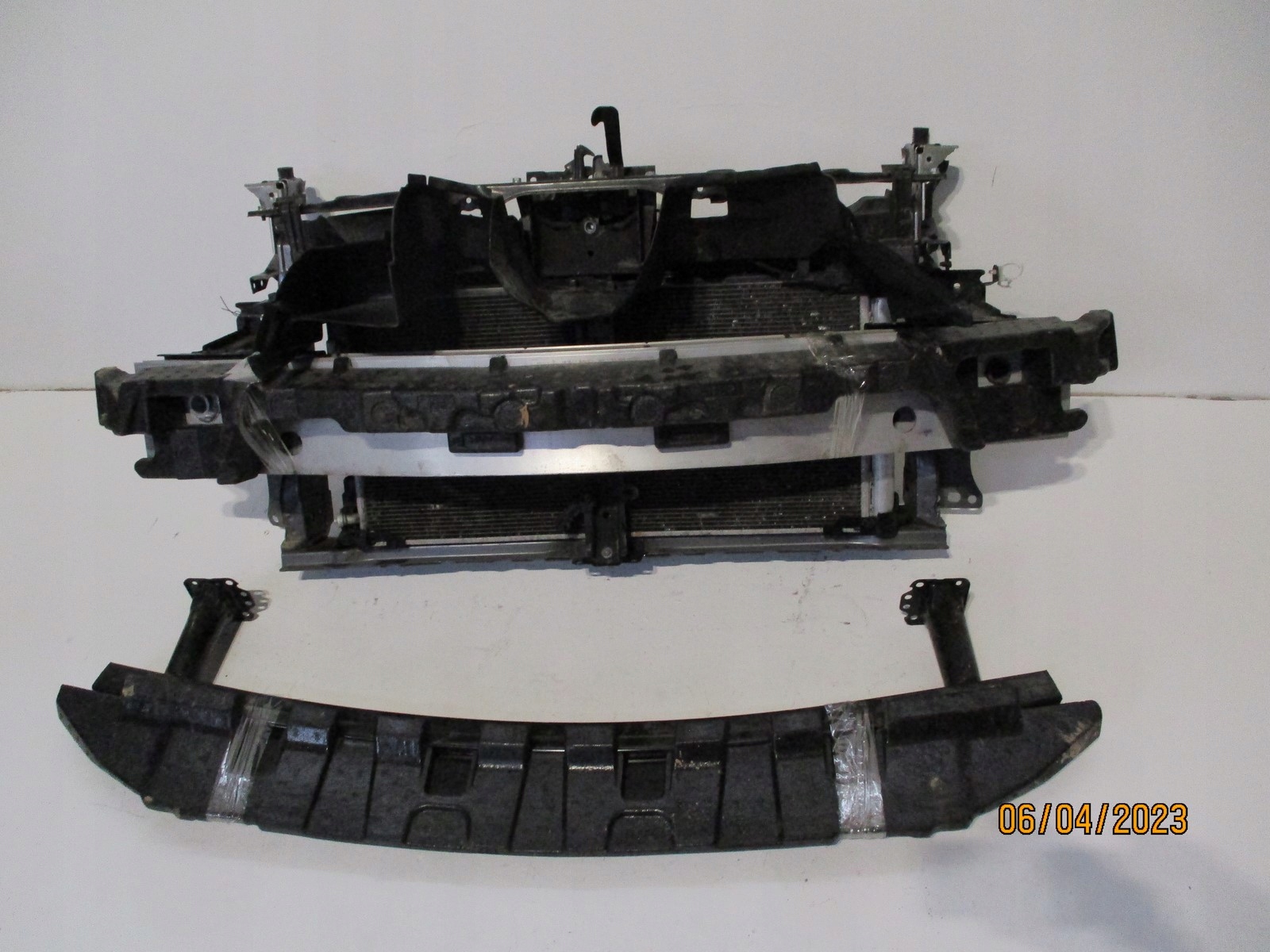 CHŁODNICE PAS PRZEDNI LEXUS UX 1,8i hybr