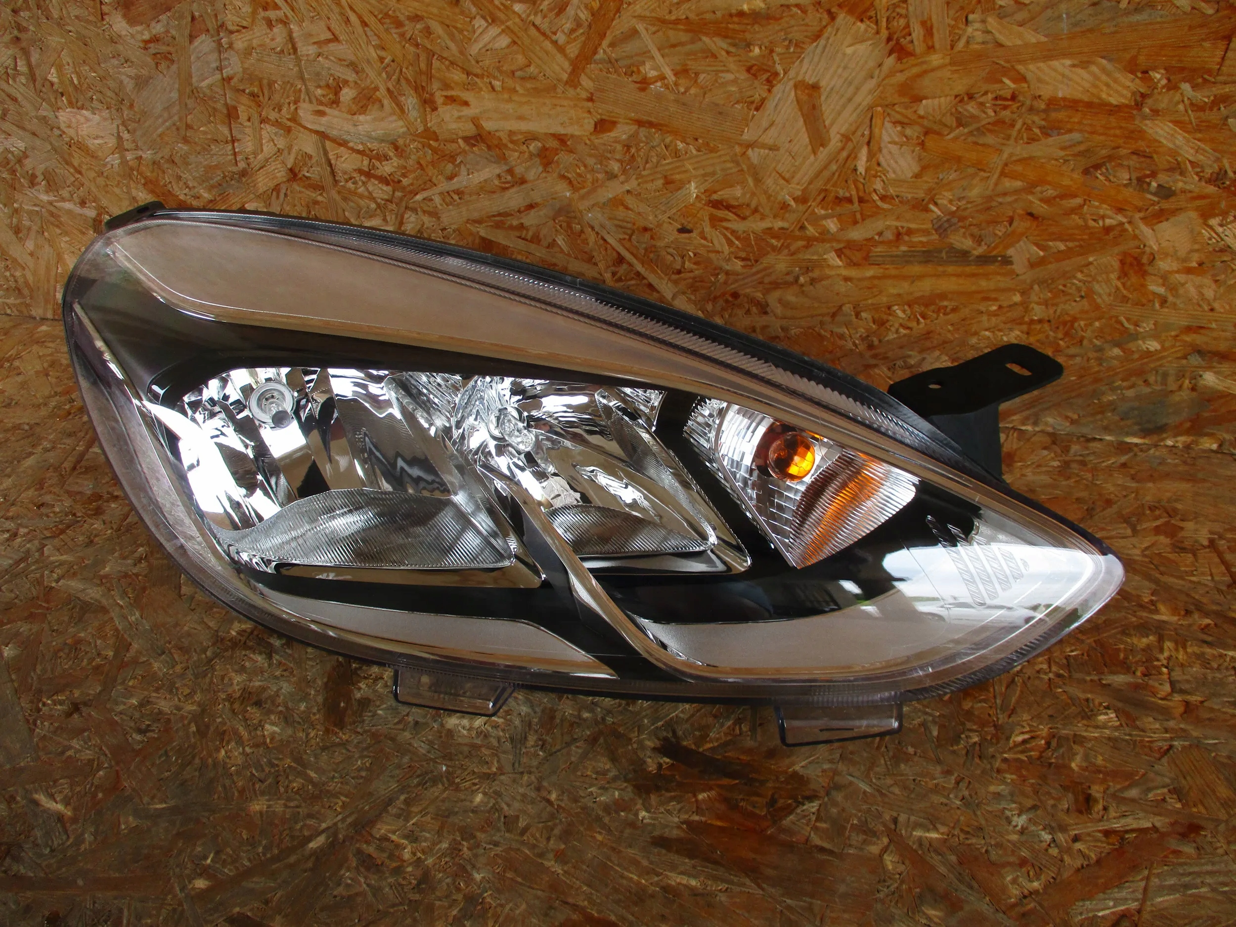 light front front right FORD FIESTA MK8