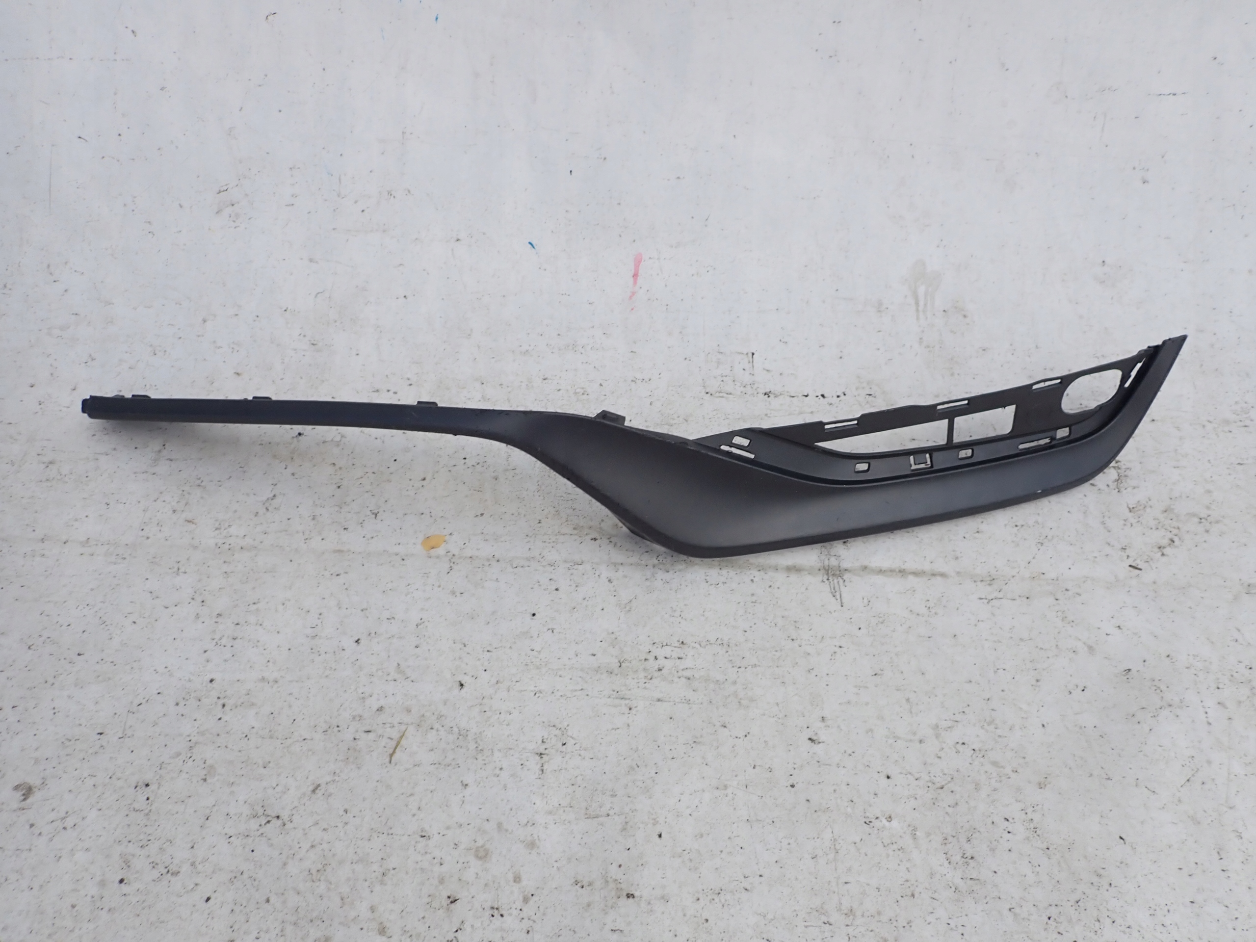 VOLVO V60 LIFT 13- grid of a bumper front front left