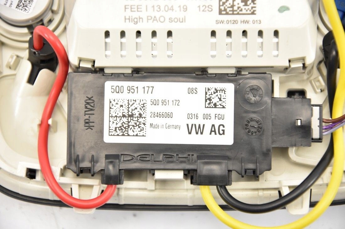 Audi Q2 лампочка Обшивка потолка 81A947135F